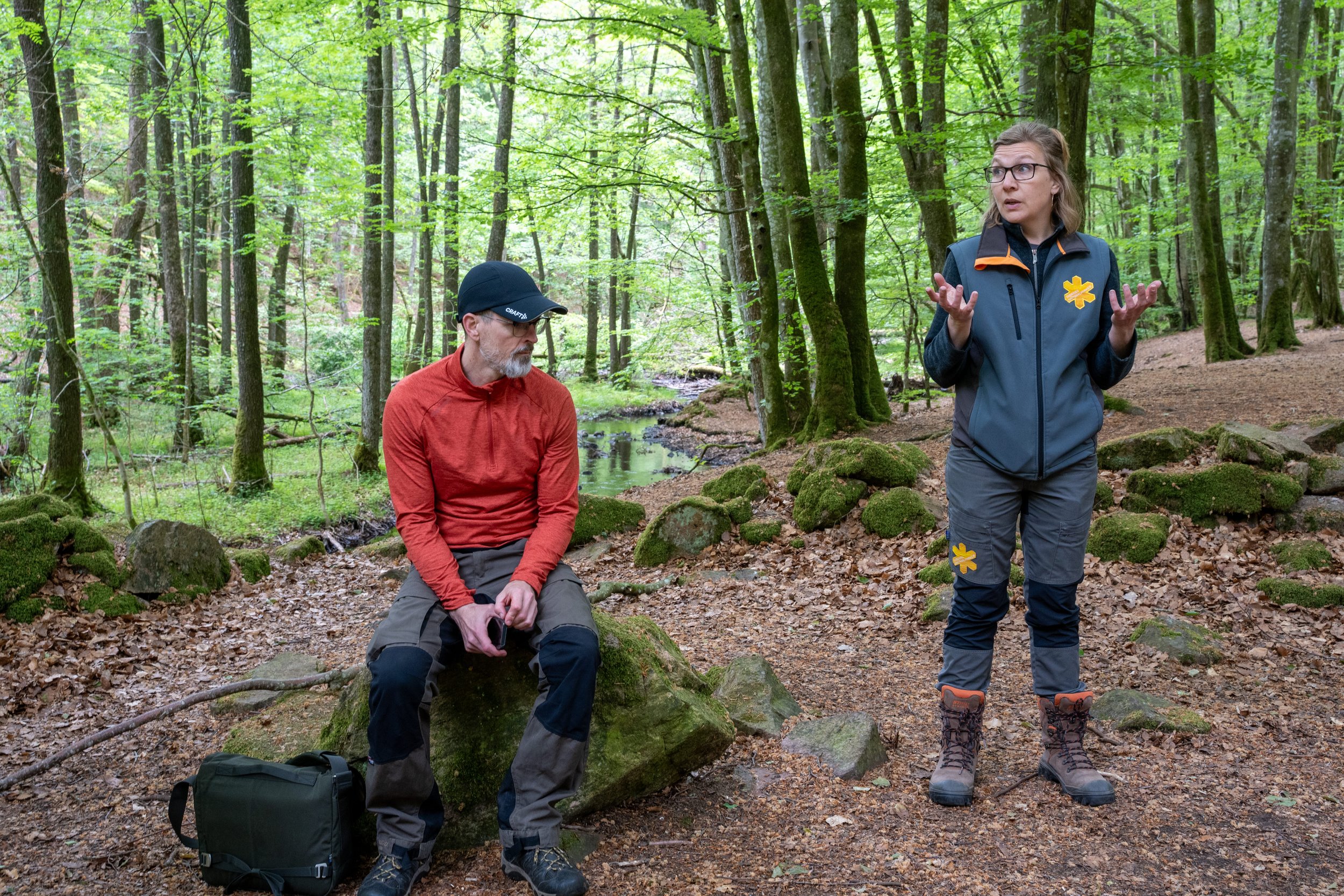 Tove Hultberg explaining in Söderåsens National Park