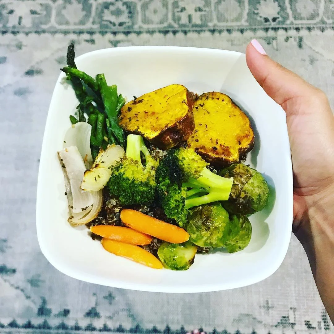 Dinner tonight was ready in half an hour ⏲ Quinoa bowl topped with (some local) vegetables. #healthy #nutritious #iinhealthcoach