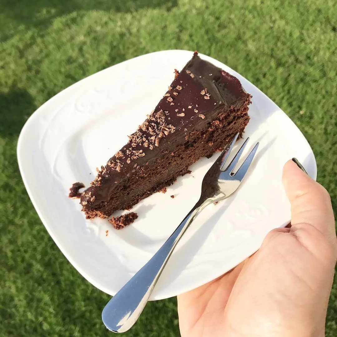 Can't stop. Won't stop. Brownie chocolate cake by @bfitbites_bh Insanely decadent and oh-so-good ❤