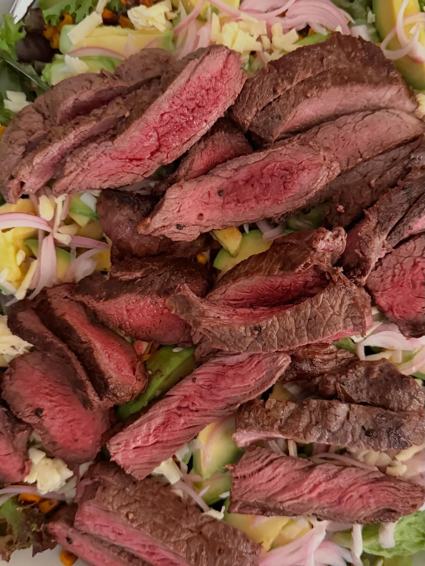 If there&rsquo;s a steak salad on the menu, I&rsquo;m ordering it.

This version has everything I love: leafy greens, charred corn, avocado, pickled onions, and steak cooked medium.

Fresh, filling, and packed with flavor.

Recipe is on the blog. Lin