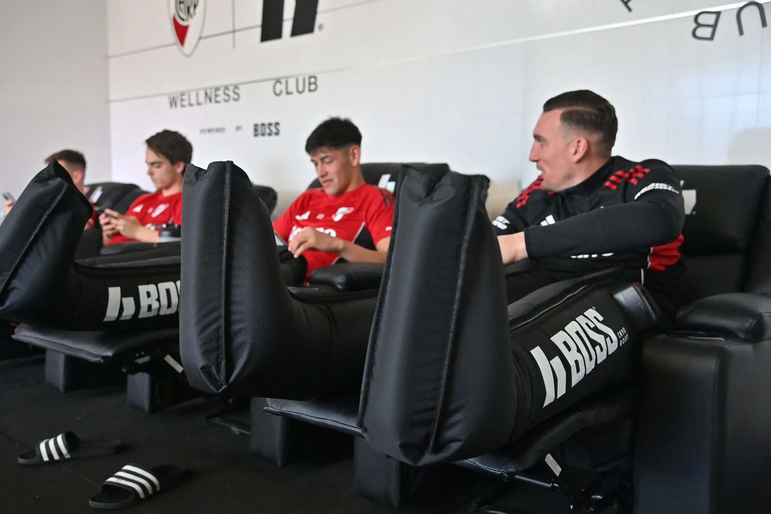 Jugadores recuperando en el Wellnes Club de Boss Recovery del predio de River Plate