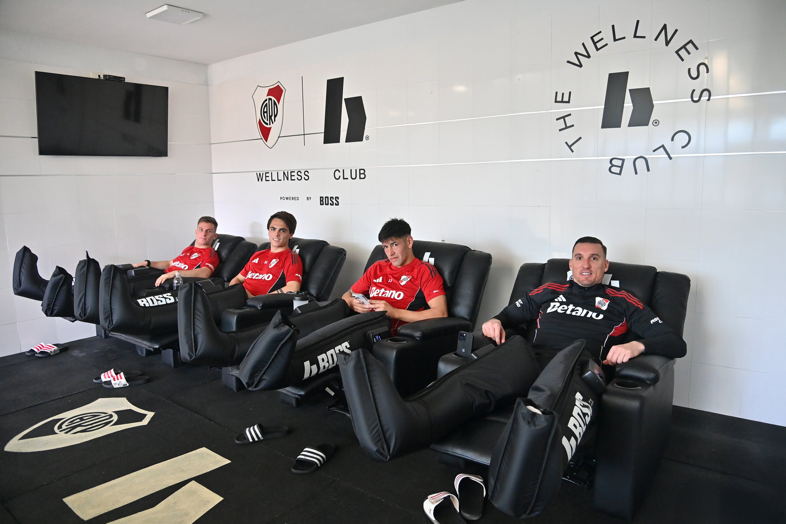 Jugadores recuperando en el Wellnes Club de Boss Recovery del predio de River Plate