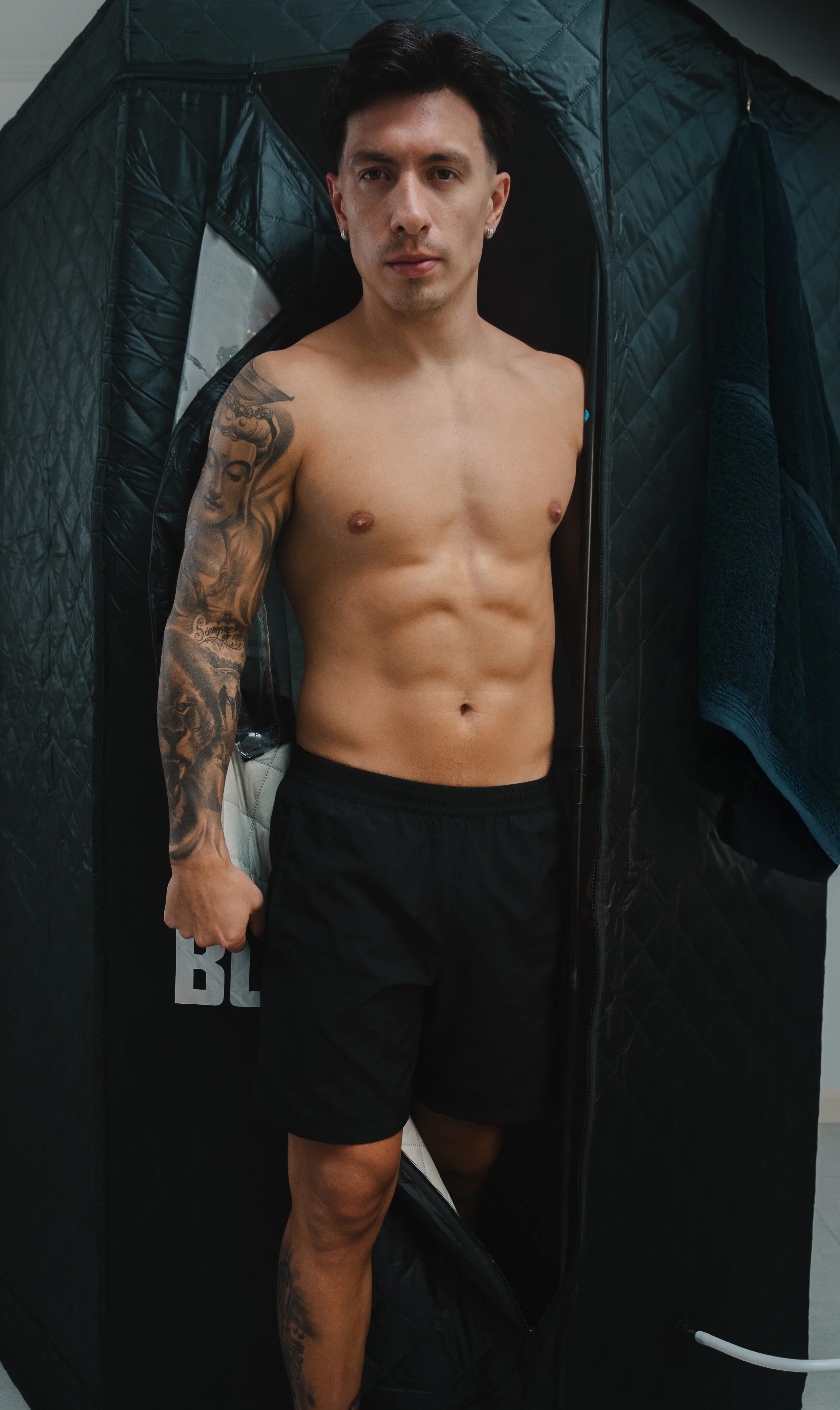 Licia Martinez, Jugador del seleccionado Argentino de Futbol y del Manchester United, usando Boss Sauna de Boss Recovery para recuperar.