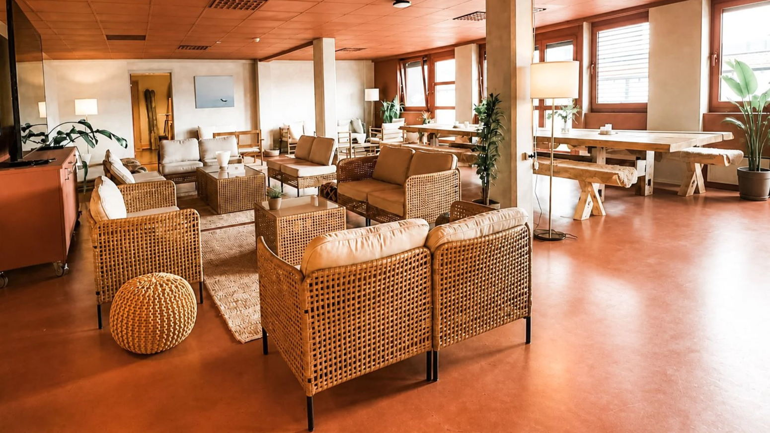 The Living Room at CONOS, a bright lounge and event space for rent in central Oslo with large windows, natural materials and indoor plants.