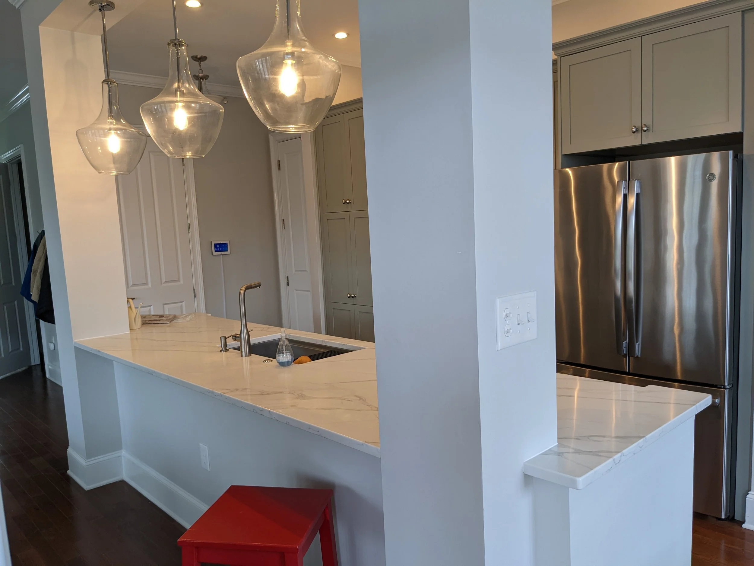 South Park Kitchen, Painted Cabinets, Large Island, Quartz Countertop