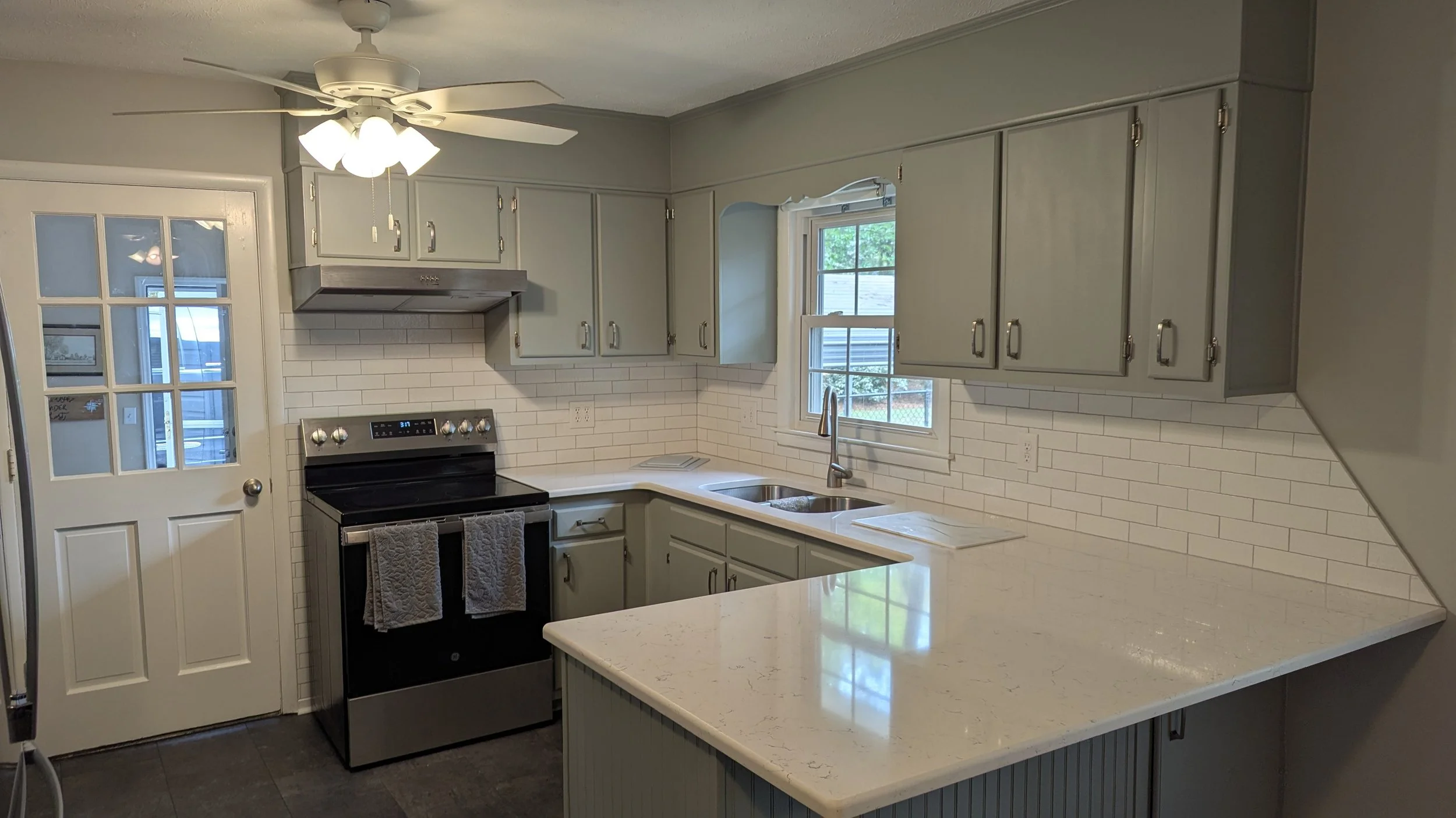 Aberdeen Kitchen, Painted Cabinets, Quartz Countertop, Subway Tile Backsplash.