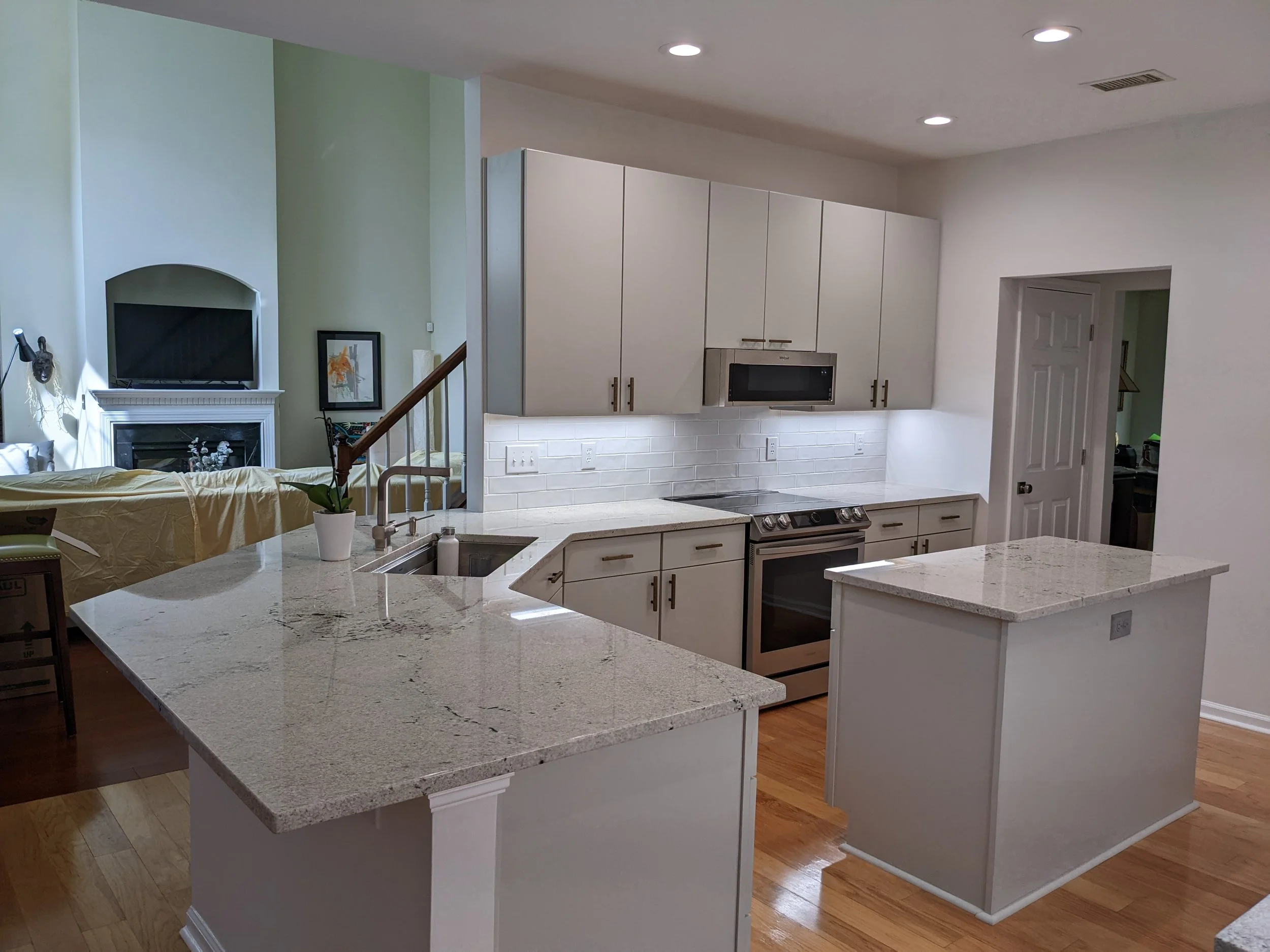 Charlotte Kitchen, European Style Cabinets, Modern Design, Under Cabinet Lighting, Quartz Countertop.