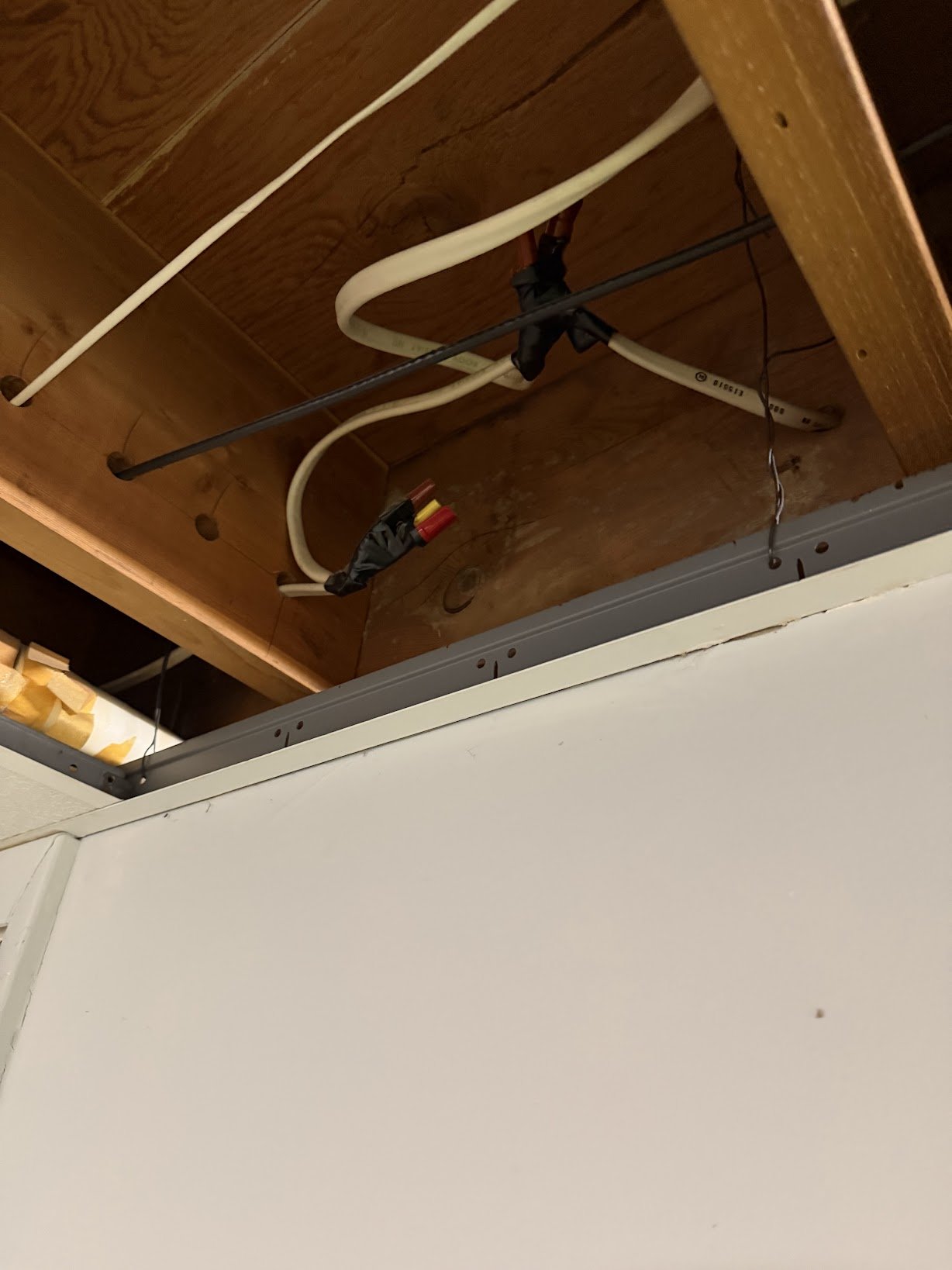 exposed_electrical_splices_in_attic.jpg