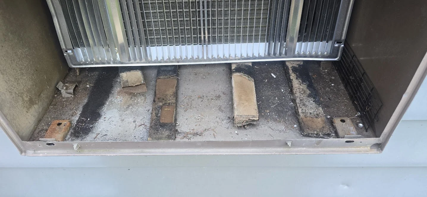 wall_ac_unit_improper_cardboard_shims_01.jpg