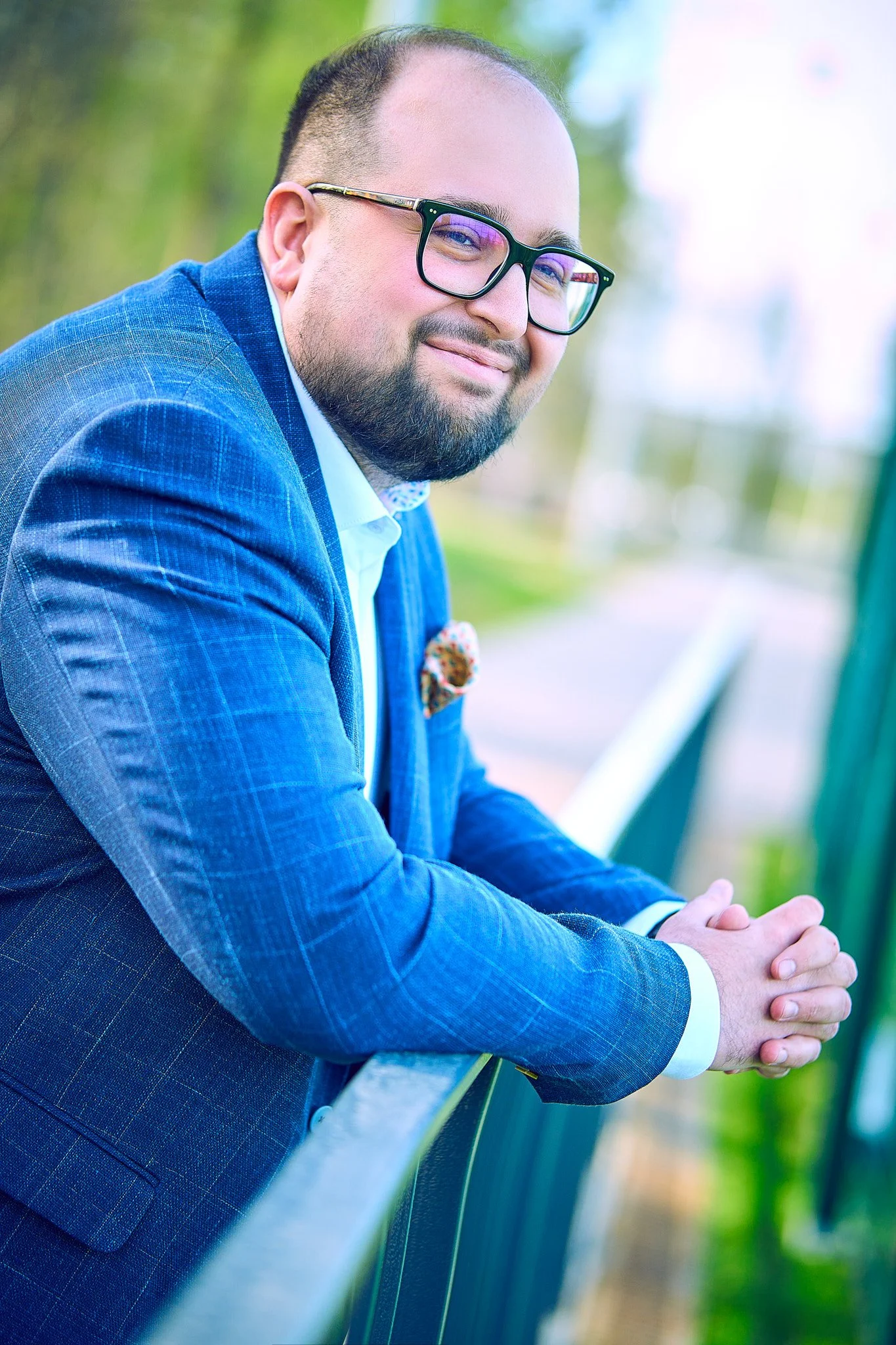 Robert Bartoszewski, outdoor portrait in blue blazer