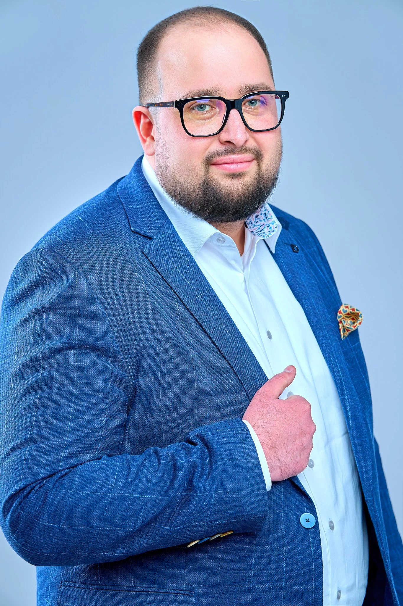 Robert Bartoszewski, professional headshot in blue blazer