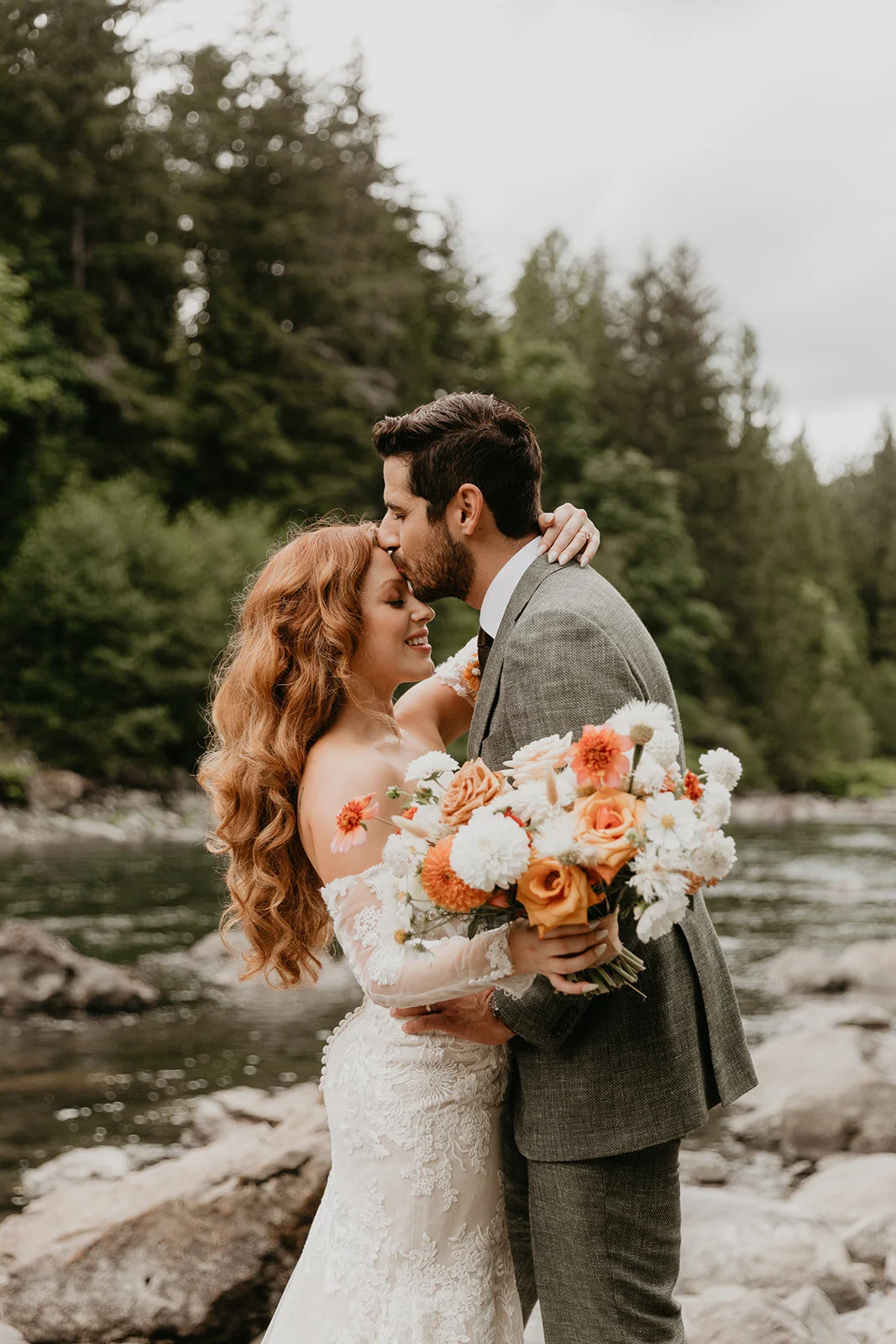 22 washington small wedding snoqualmie falls_.jpg