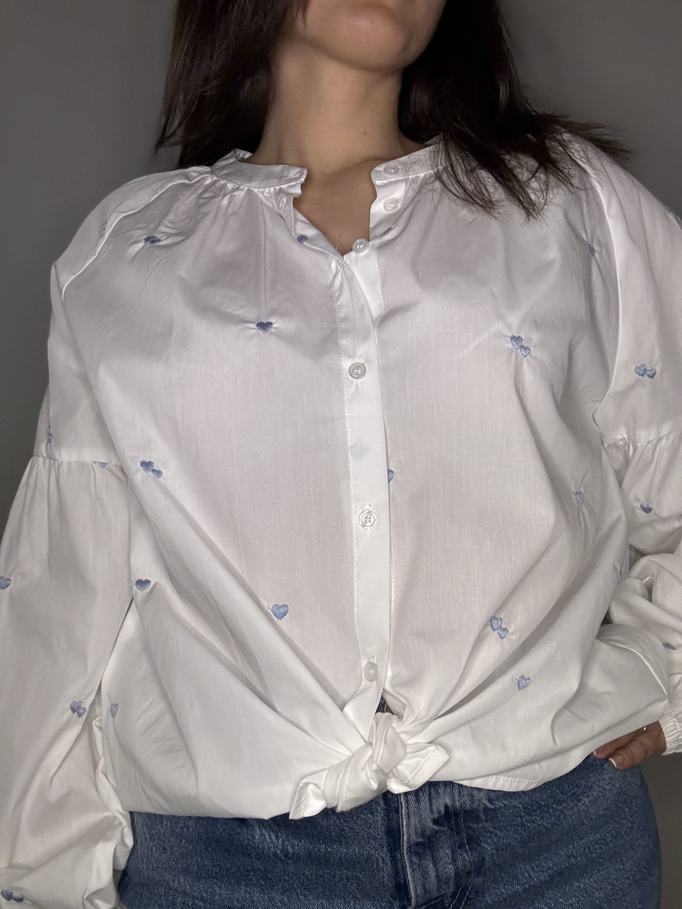 Chemisier Bohème à Cœur – Blanc & Bleu Ciel