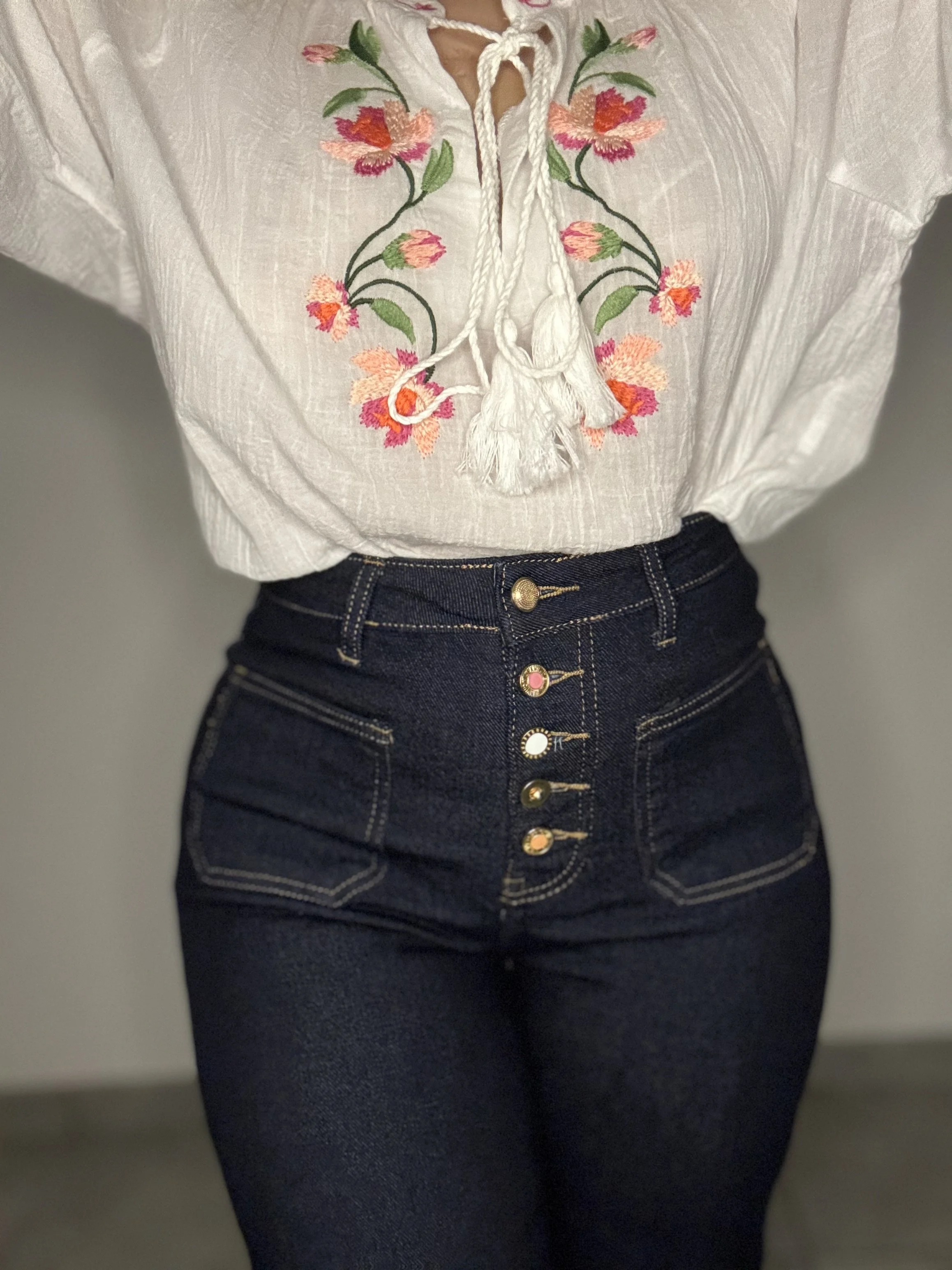 Jean Skinny Taille Haute à Boutons Dorés – Denim Brut