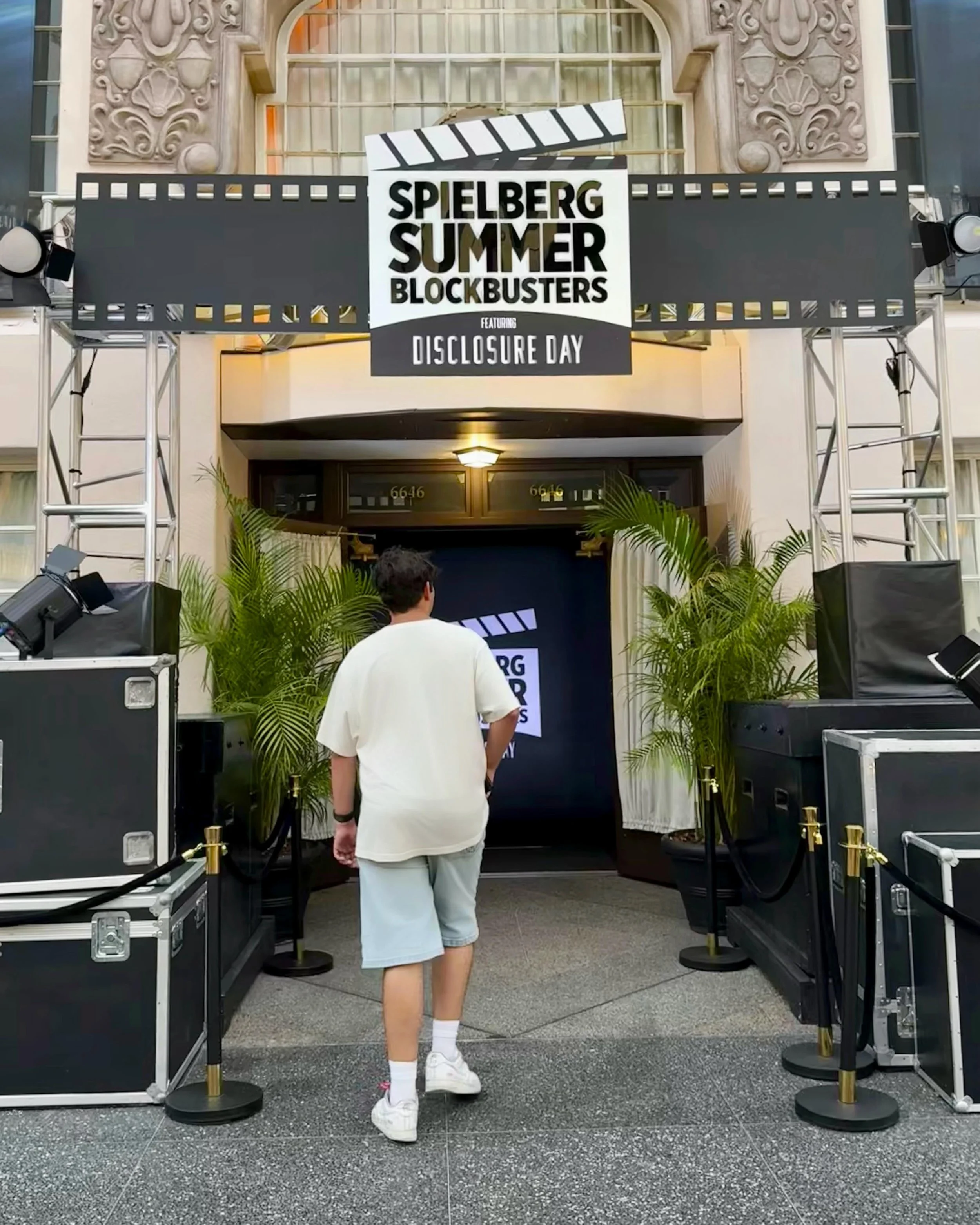 Got to experience the Spielberg Summer Blockbusters exhibit last week at @universalorlando full of props and behind the scenes stories.
#universalstudiosorlando
