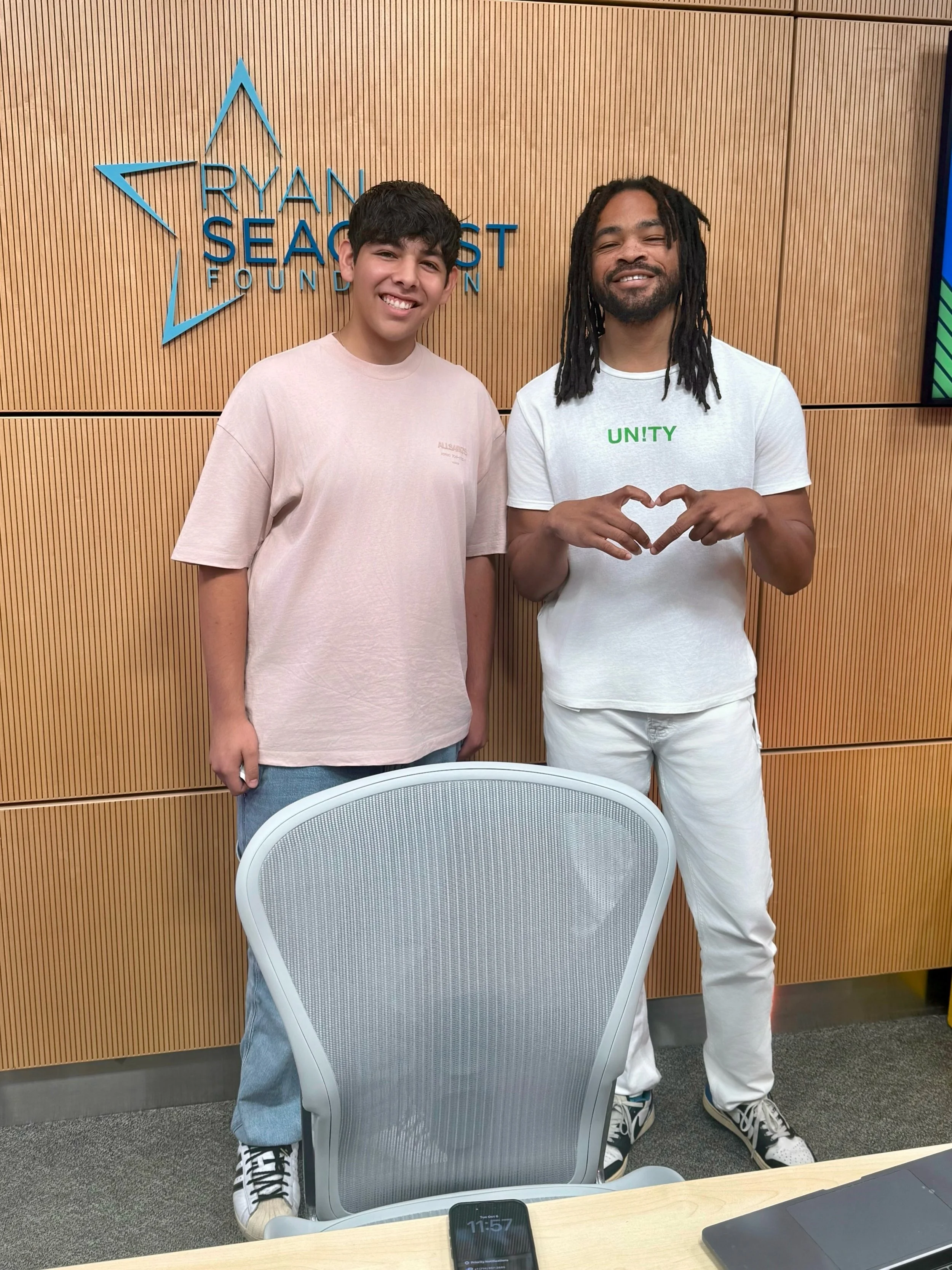 It was a great day getting to spend with @maejor yesterday @radychildrens_oc Ryan Seacrest Studios.
Patients shared what makes them happy, and Maejor incorporated their responses into a track right on the spot! Responses included the roar of the dino
