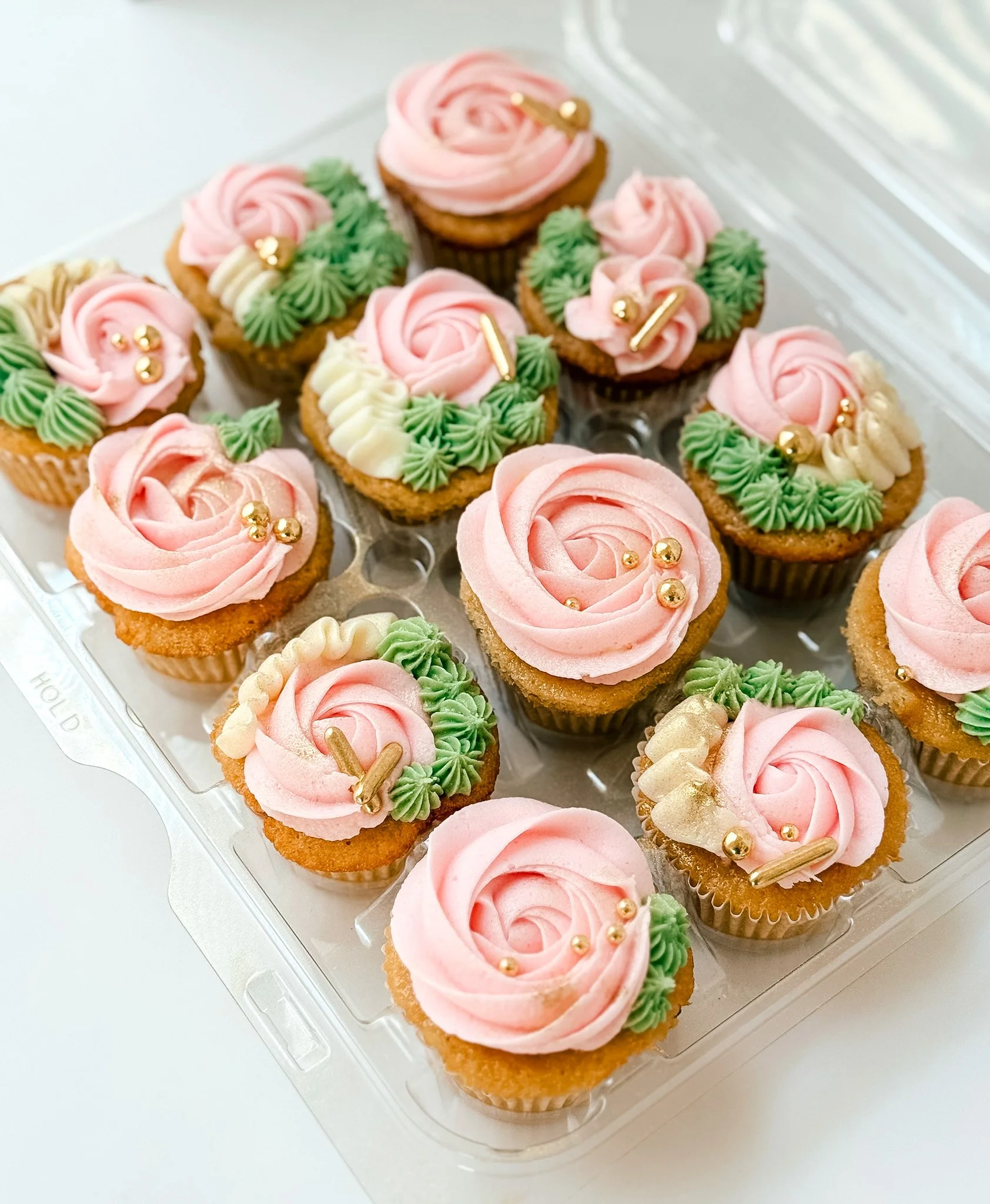 Custom Roses Cupcakes4.jpg