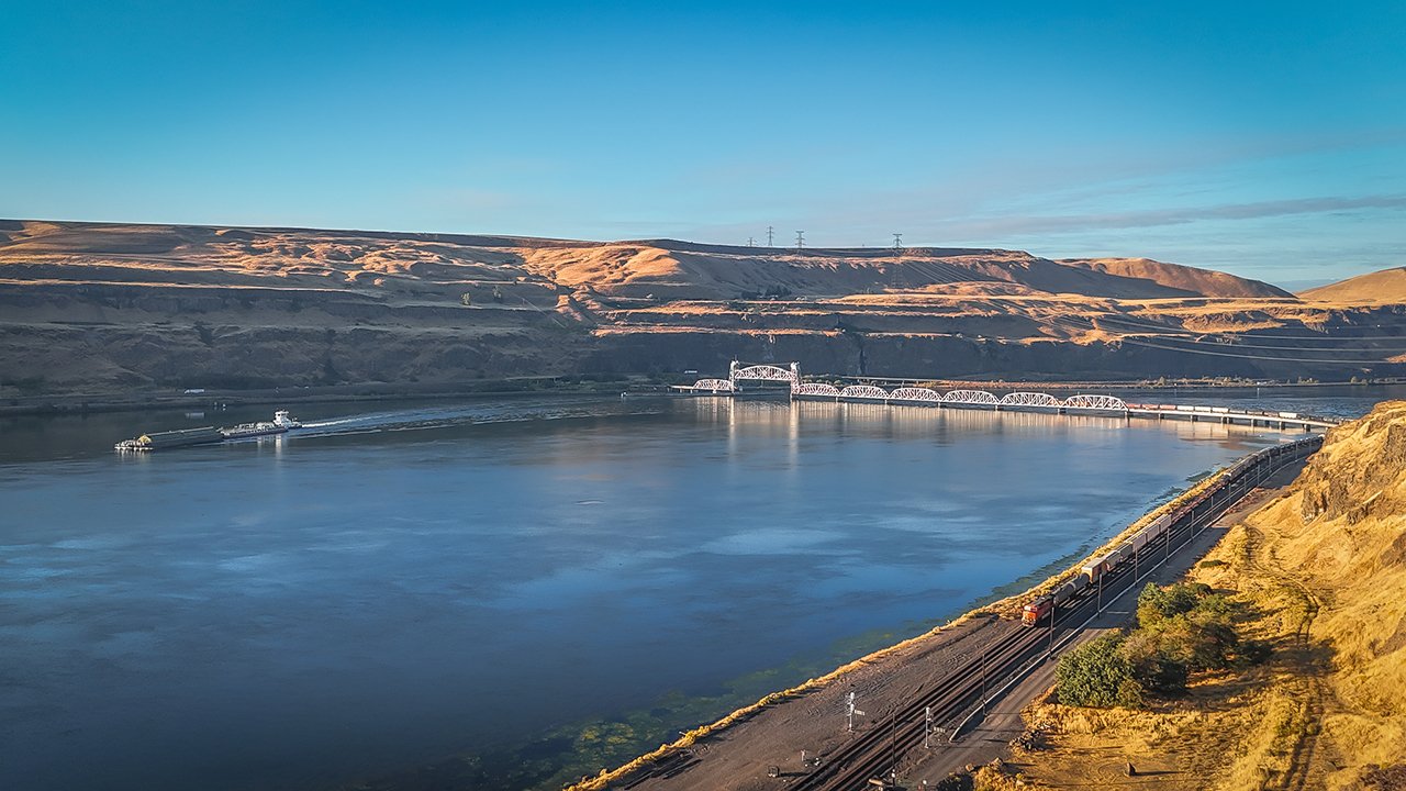 Wishram_Tugboat-Train_web.jpg