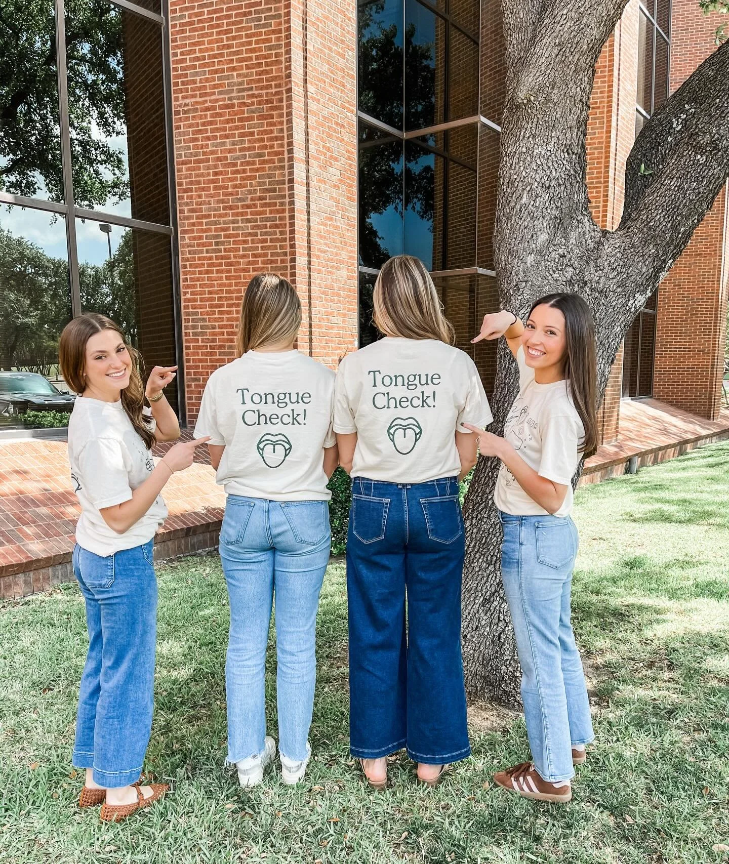 👅 Tongue Check Tuesday 👀

Let&rsquo;s do a quick check in today&hellip;

Where is your tongue right now? 🤔

Tongue posture is what your tongue naturally does when you&rsquo;re not talking or eating. The ideal resting position is:
&bull; Light suct