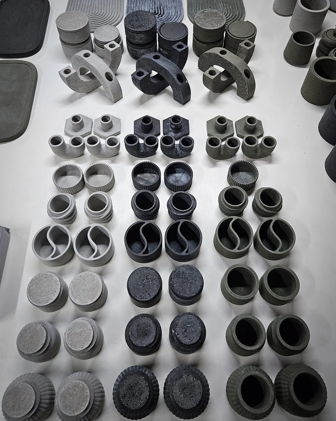 Quais os benef&iacute;cios das rochas artificiais? Durabilidade, versatilidade e um toque moderno para qualquer ambiente. 

Ideal para quem busca sofistica&ccedil;&atilde;o e resist&ecirc;ncia em cada detalhe.

#DesignModerno #BAUZ #BAUZDesign #Concr