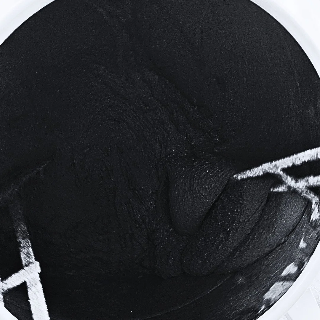 Cada pe&ccedil;a que criamos &eacute; fruto de um processo meticuloso, onde cada material &eacute; escolhido com carinho e aten&ccedil;&atilde;o. 
O concreto n&atilde;o &eacute; s&oacute; robustez; &eacute; arte e funcionalidade unidas! 

 Marque alg