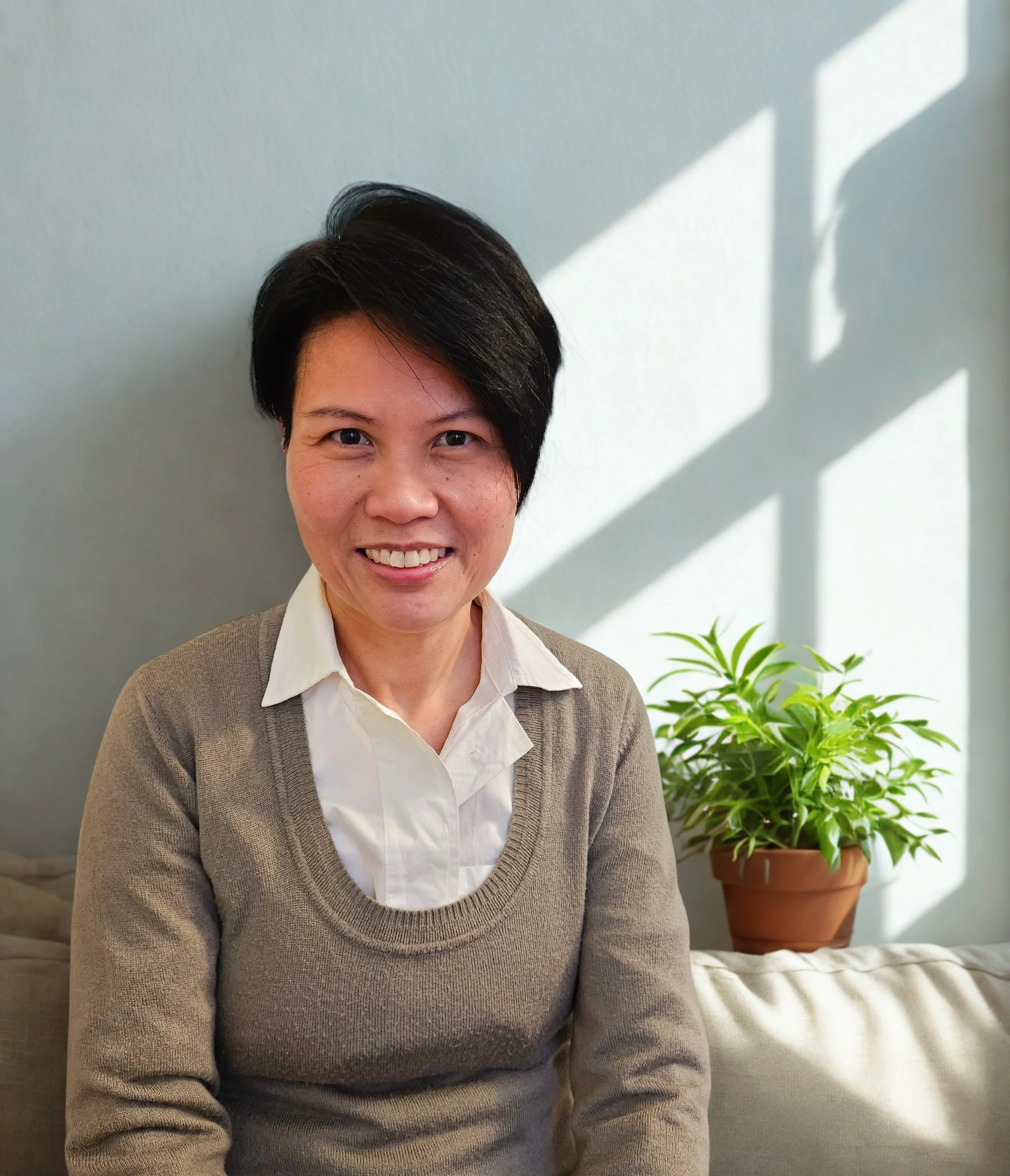 Portrait of Angiela Teo, Registered Psychotherapist