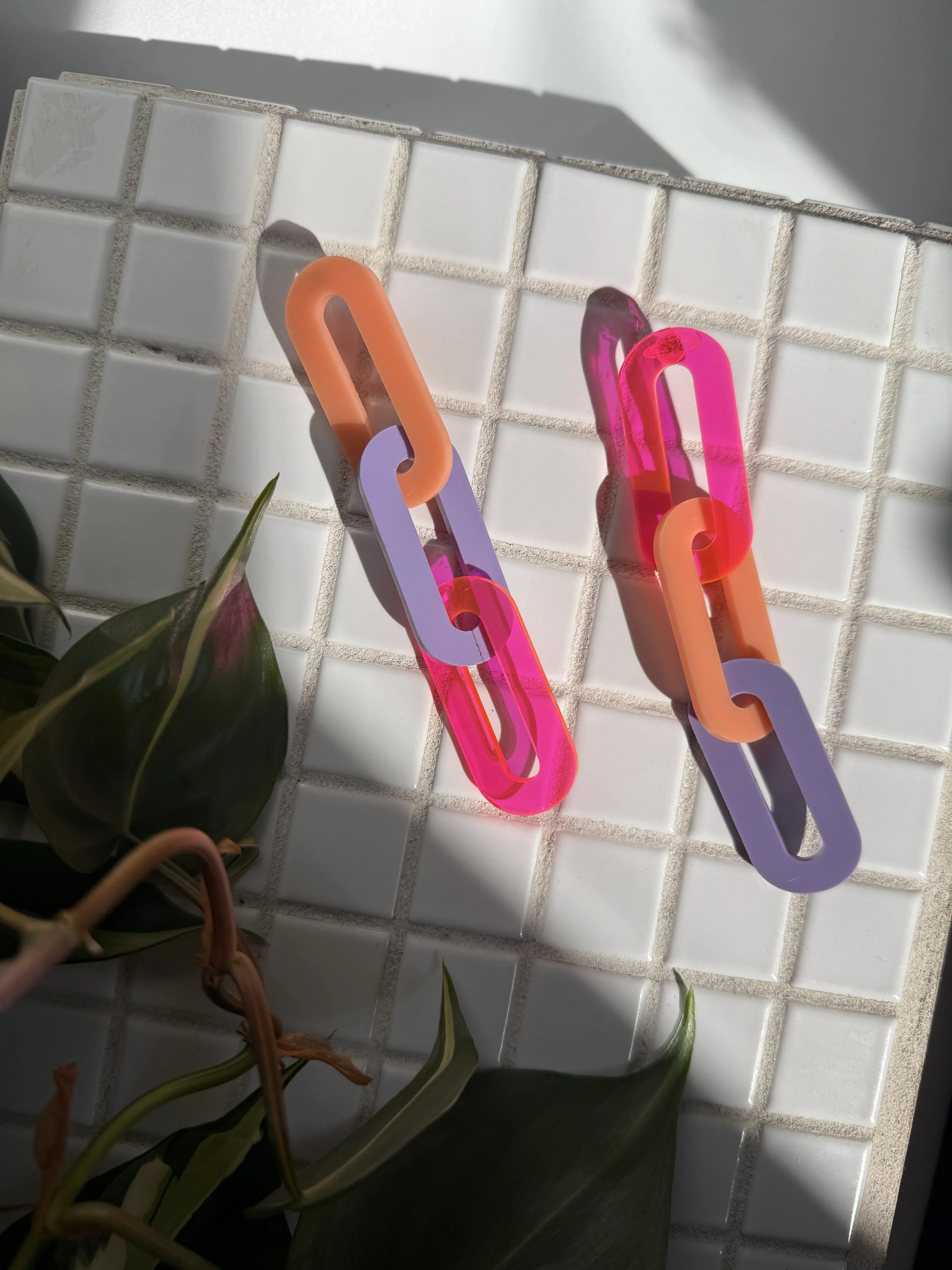 The Spano Earring in i Peach, Fluor Pink, Lavender (Midi or Maxi)