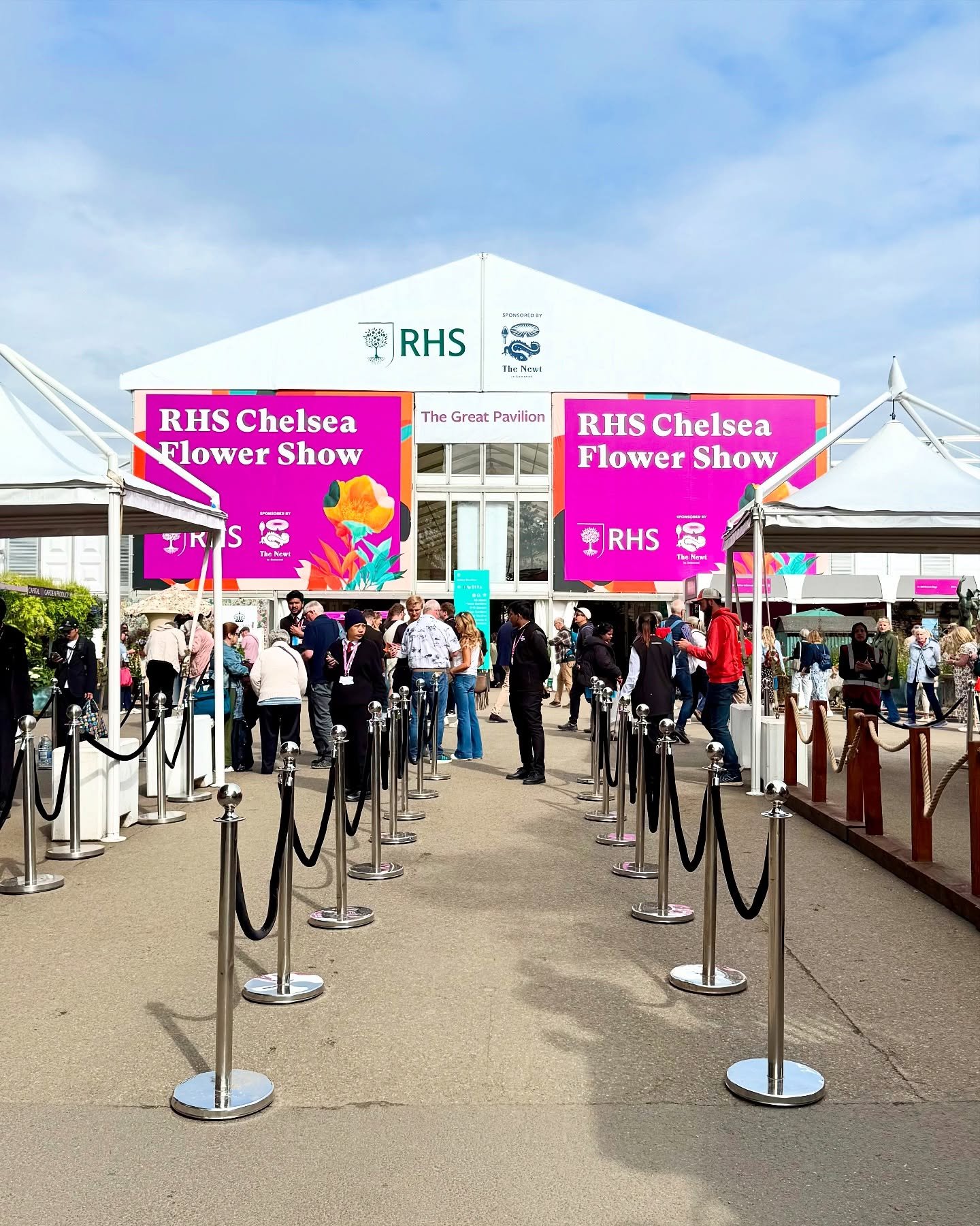 Ever since I first started my landscape design business twenty six years ago, a visit to London to attend the Chelsea Flower Show has been high on my bucket list. This event has been a yearly staple since 1913(!) and the show did not disappoint. One 