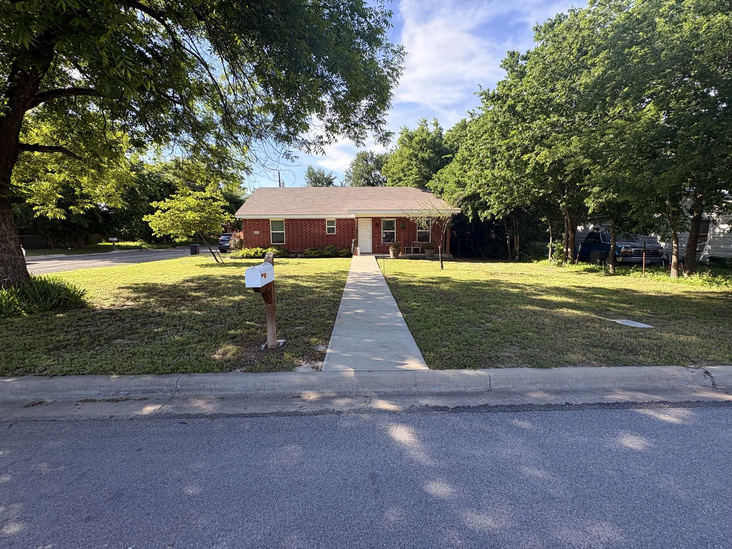 Basic mowing service (Mowing, Weed eating, Trash)