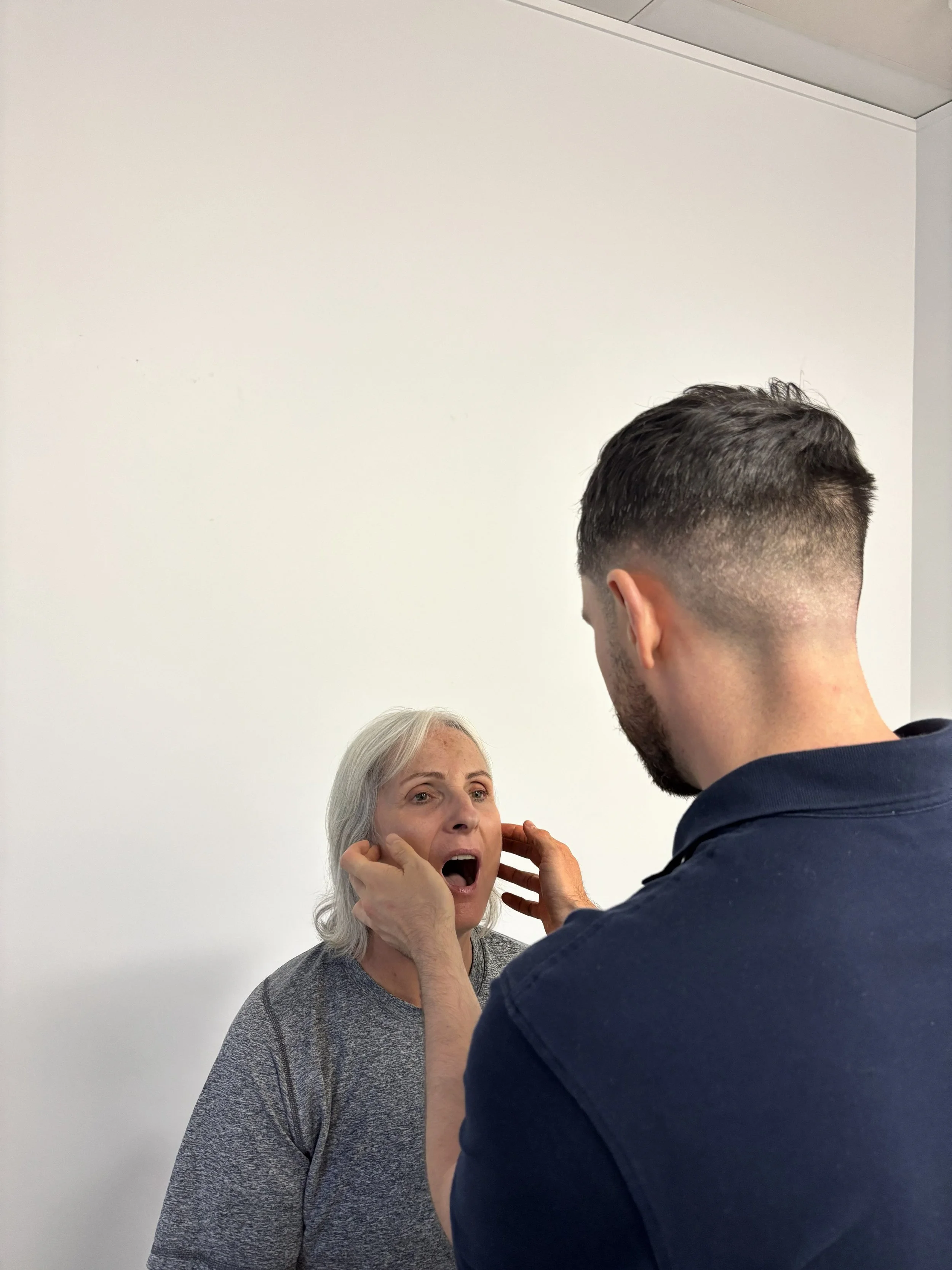 Osteopath Jaw Pain Assessmen