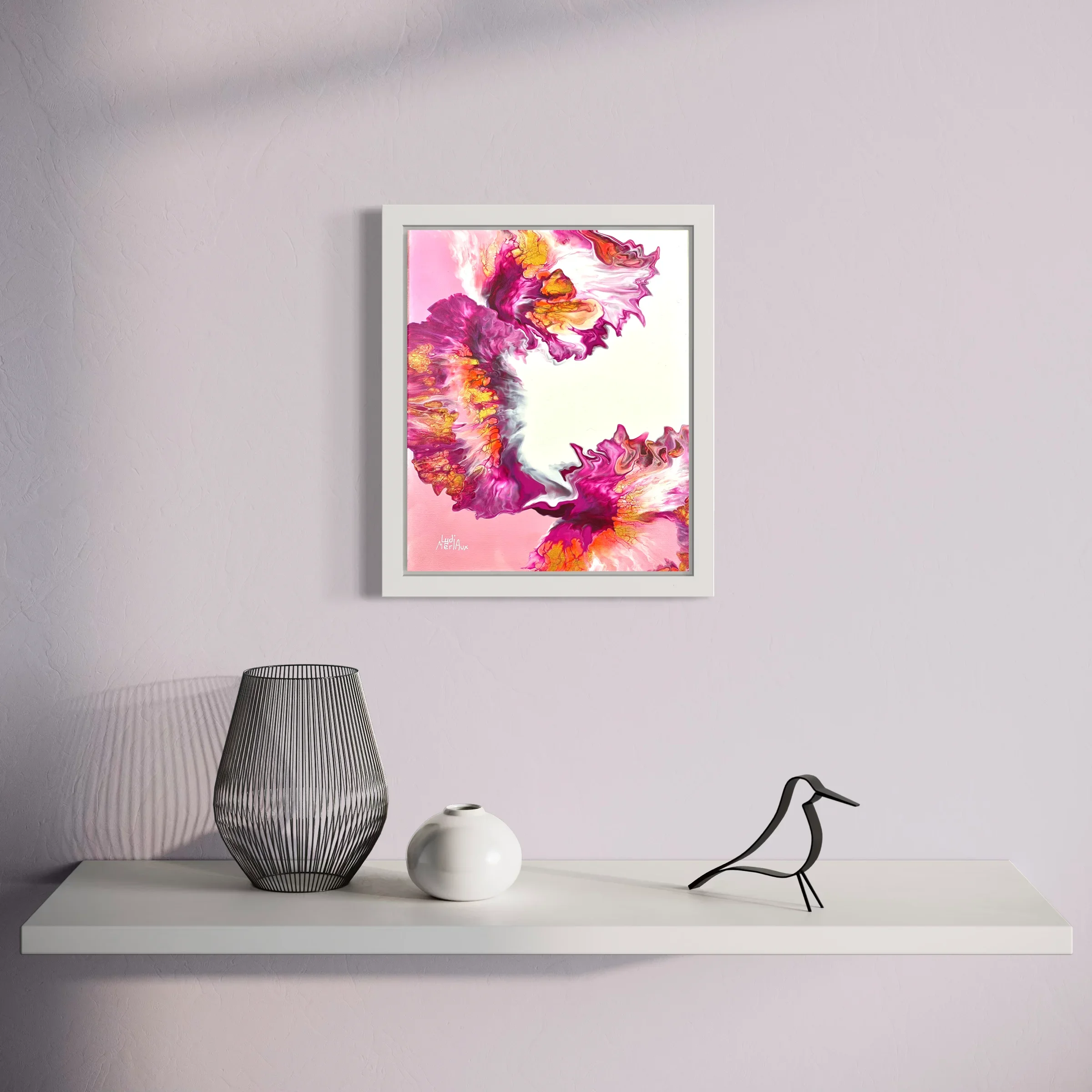 Flamingo mis en situation dans un intérieur minimaliste gris perle et noir. Lydia Mériaux, artiste peintre