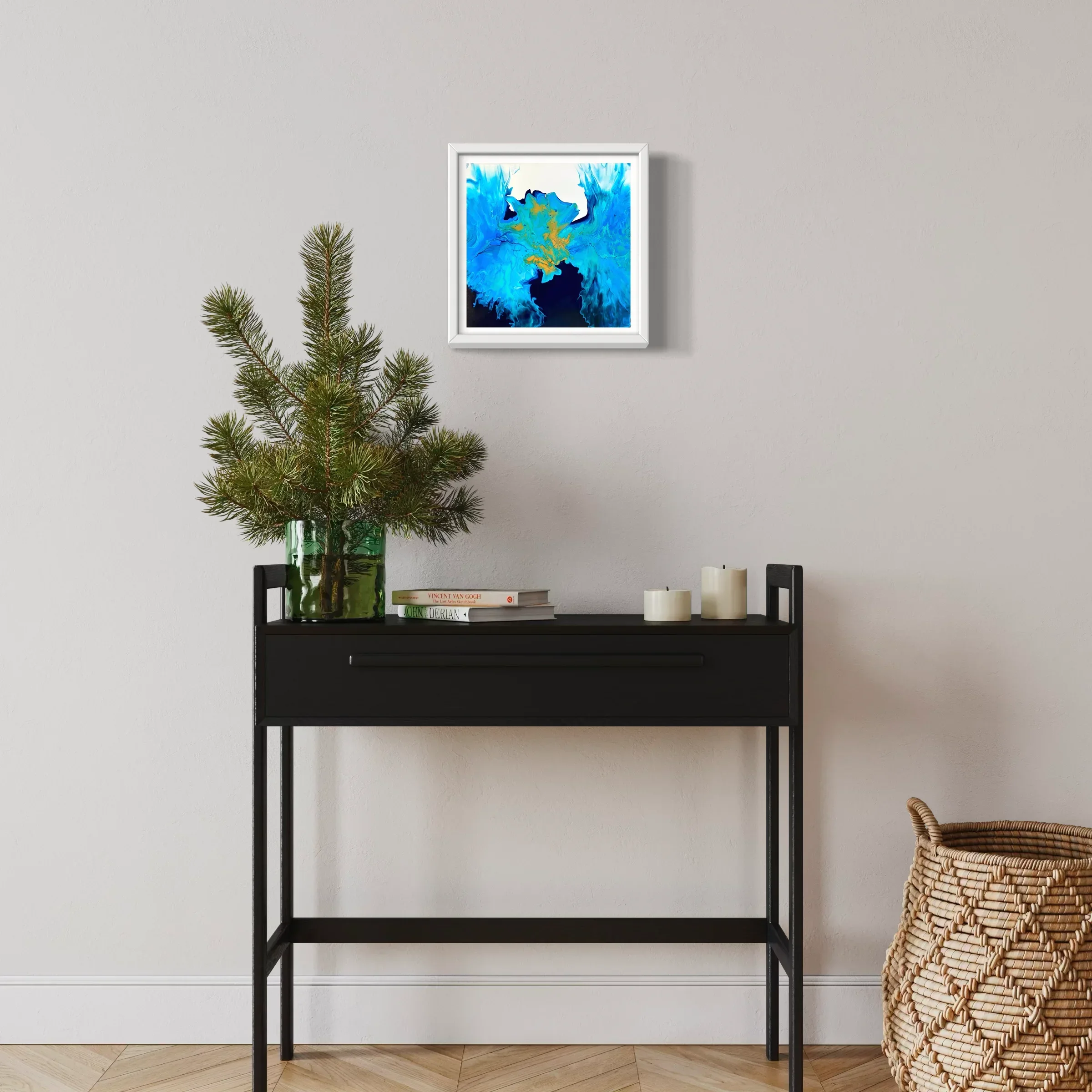 Ocean Blue mis en situation dans un intérieur nordique minimaliste. Lydia Mériaux, artiste peintre