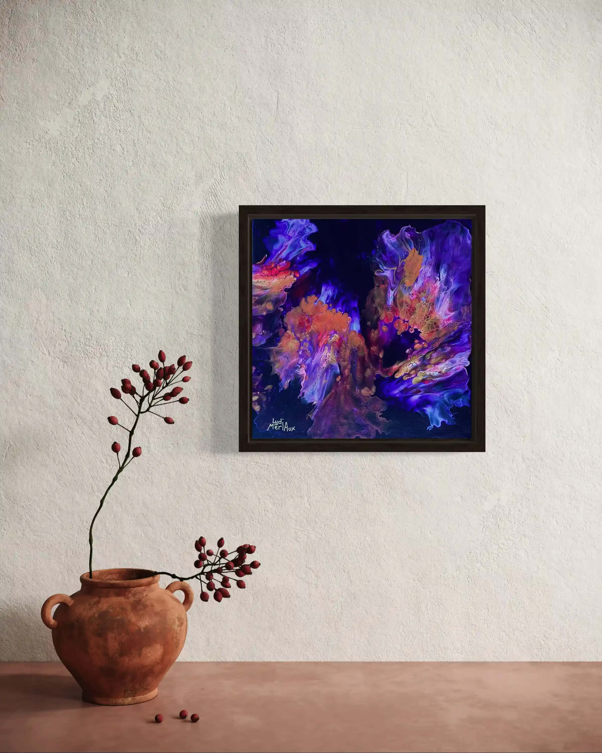 Corail mis en situation dans un intérieur méditerranéen avec jarre en terre cuite. Lydia Mériaux, artiste peintre