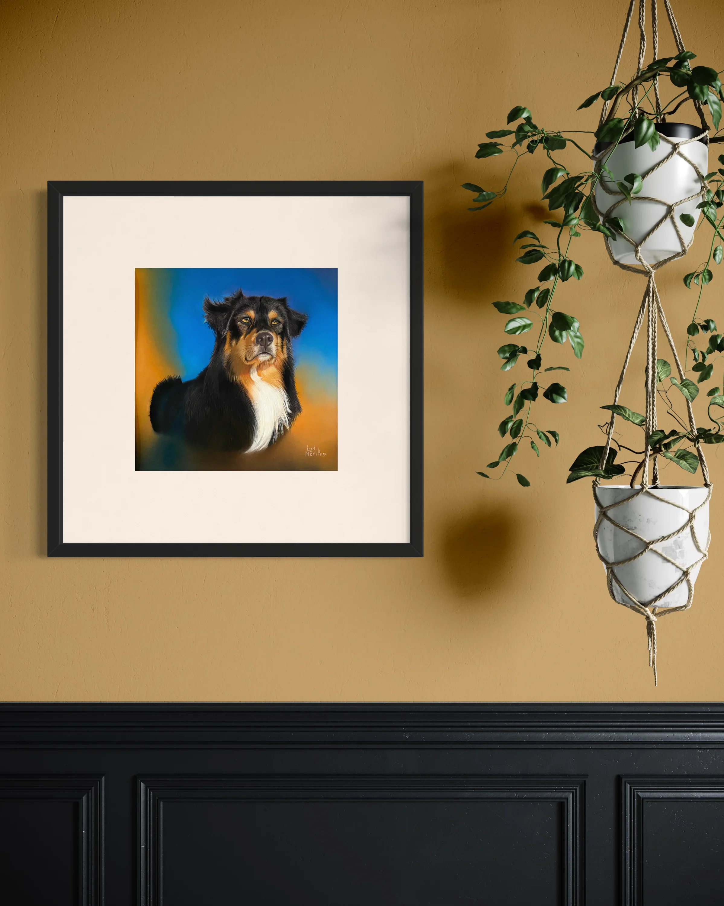 portrait de berger australien, au pastel sec par Lydia Mériaux, artiste peintre Pastel accroché dans une entrée en décoration intérieure.