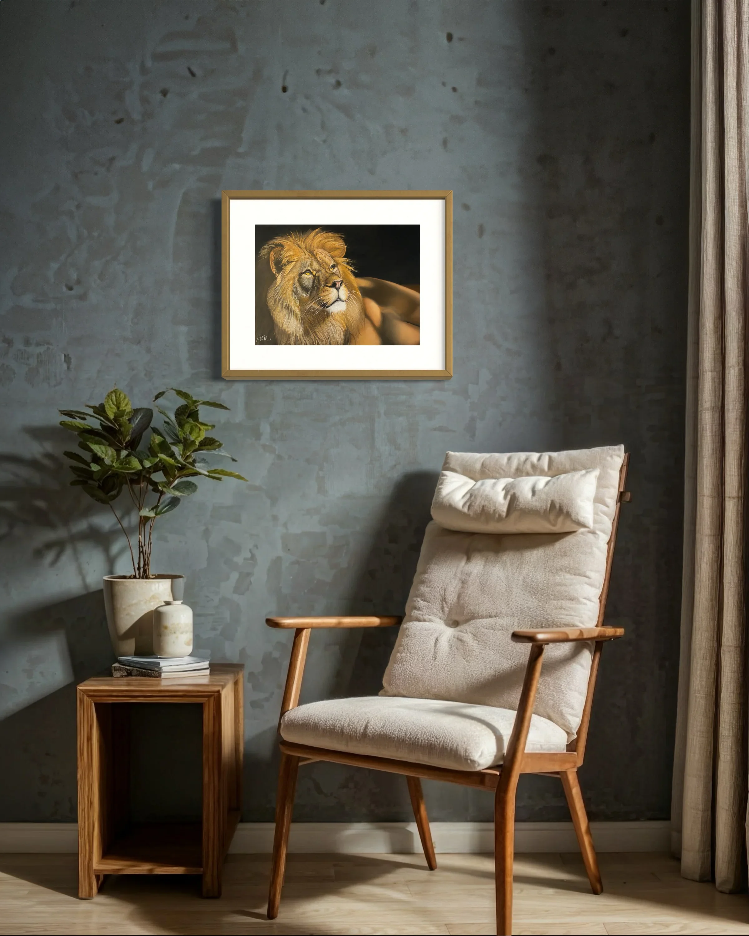 Le King, portrait au pastel sec, mis en situation dans un salon contemporain bleu-gris. Par Lydia Mériaux, artiste peintre
