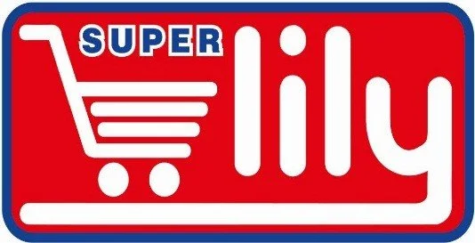 Logo de supermercado Super Lilly con carrito de compras y letras blancas y azules en fondo rojo.