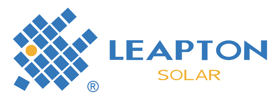 Logotipo de Leapton Solar con un símbolo de panel solar y un sol, texto en azul y dorado.