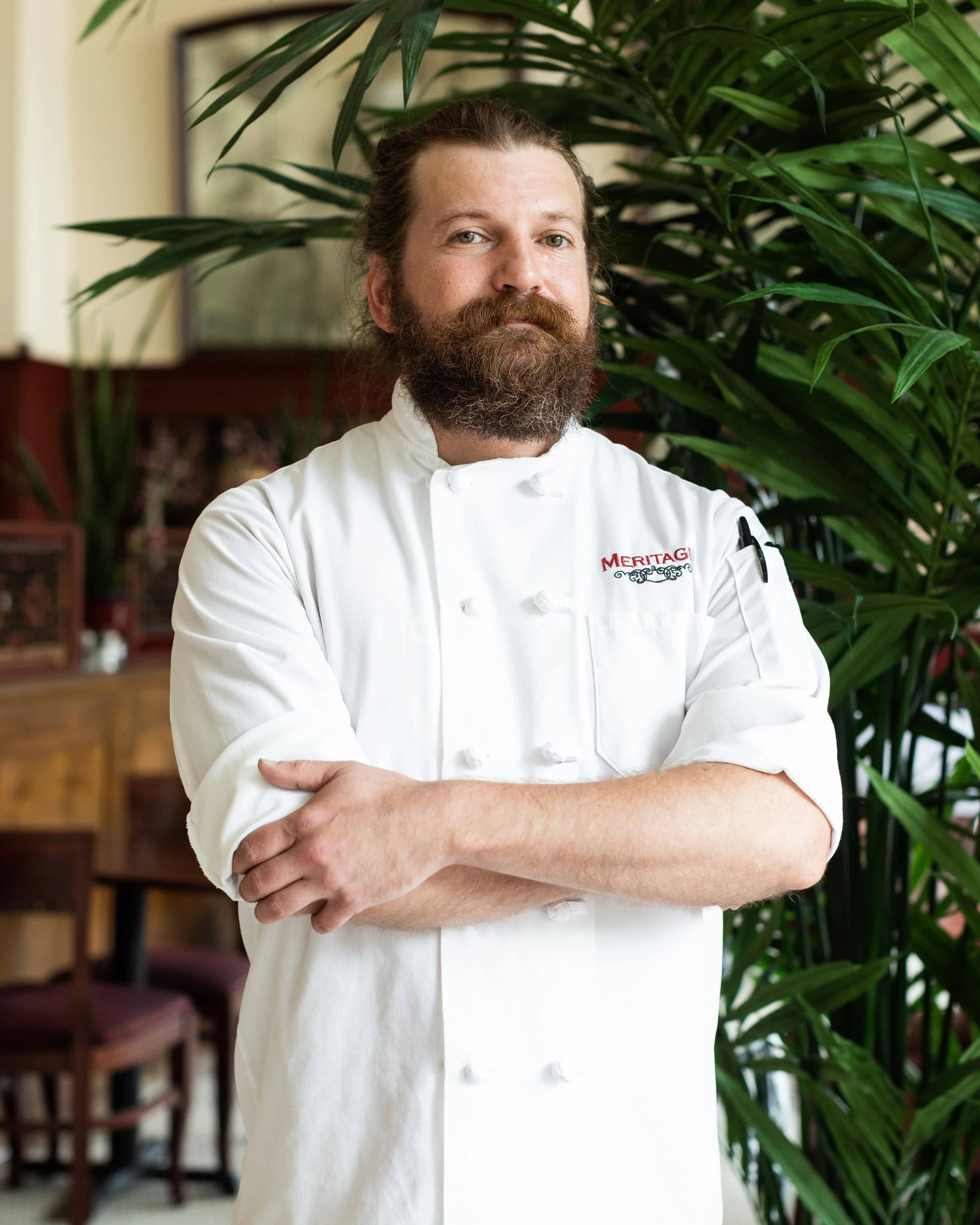 TIM HELGESON - CHEF DU CUISINE Responsible for the daily oversight of the preparation of recipes and preparedness for service, Tim has a deep understanding of the brigade since he has worked with both Chefs since 2012.