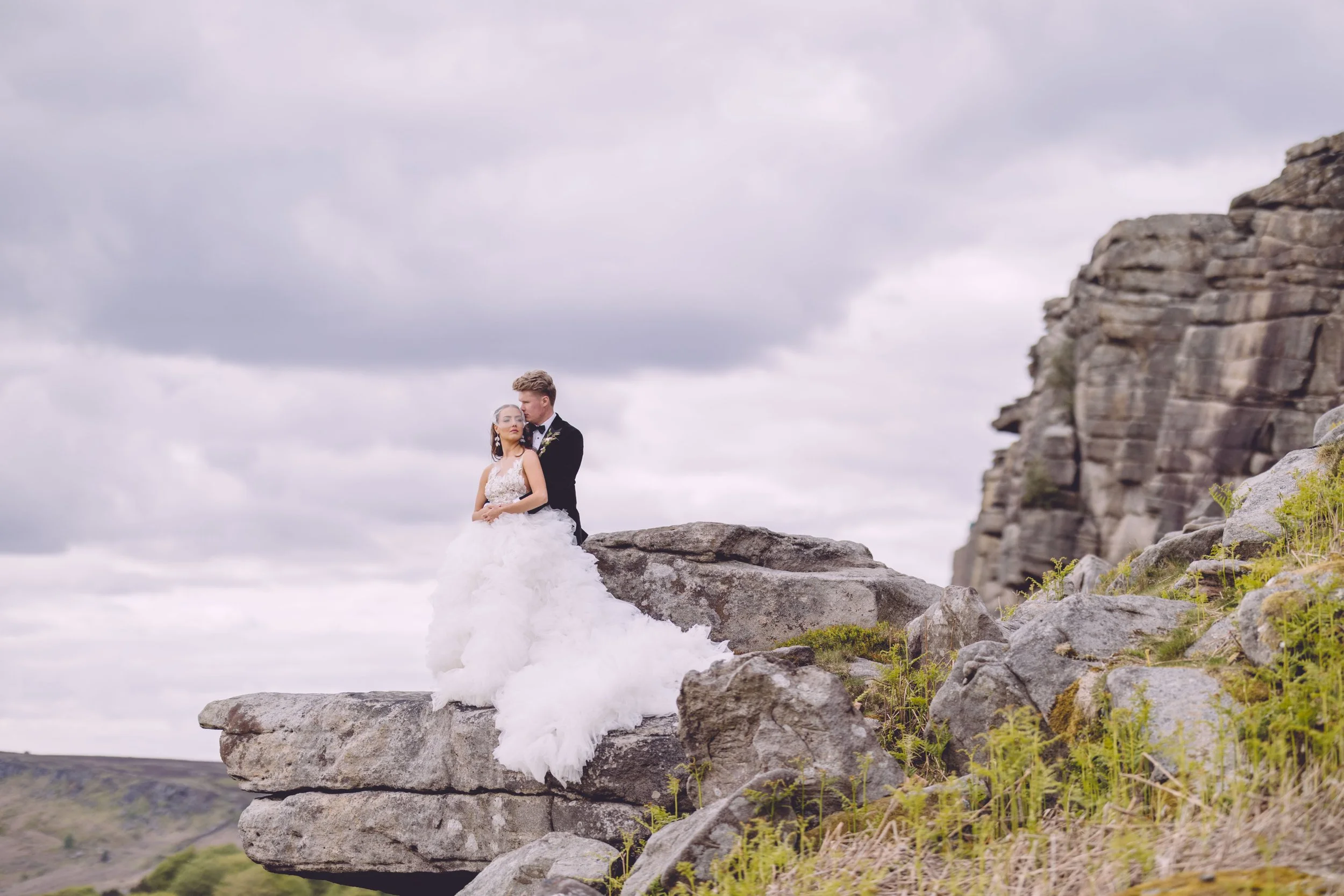 Elopement image of a bride and groom in the Peak District
