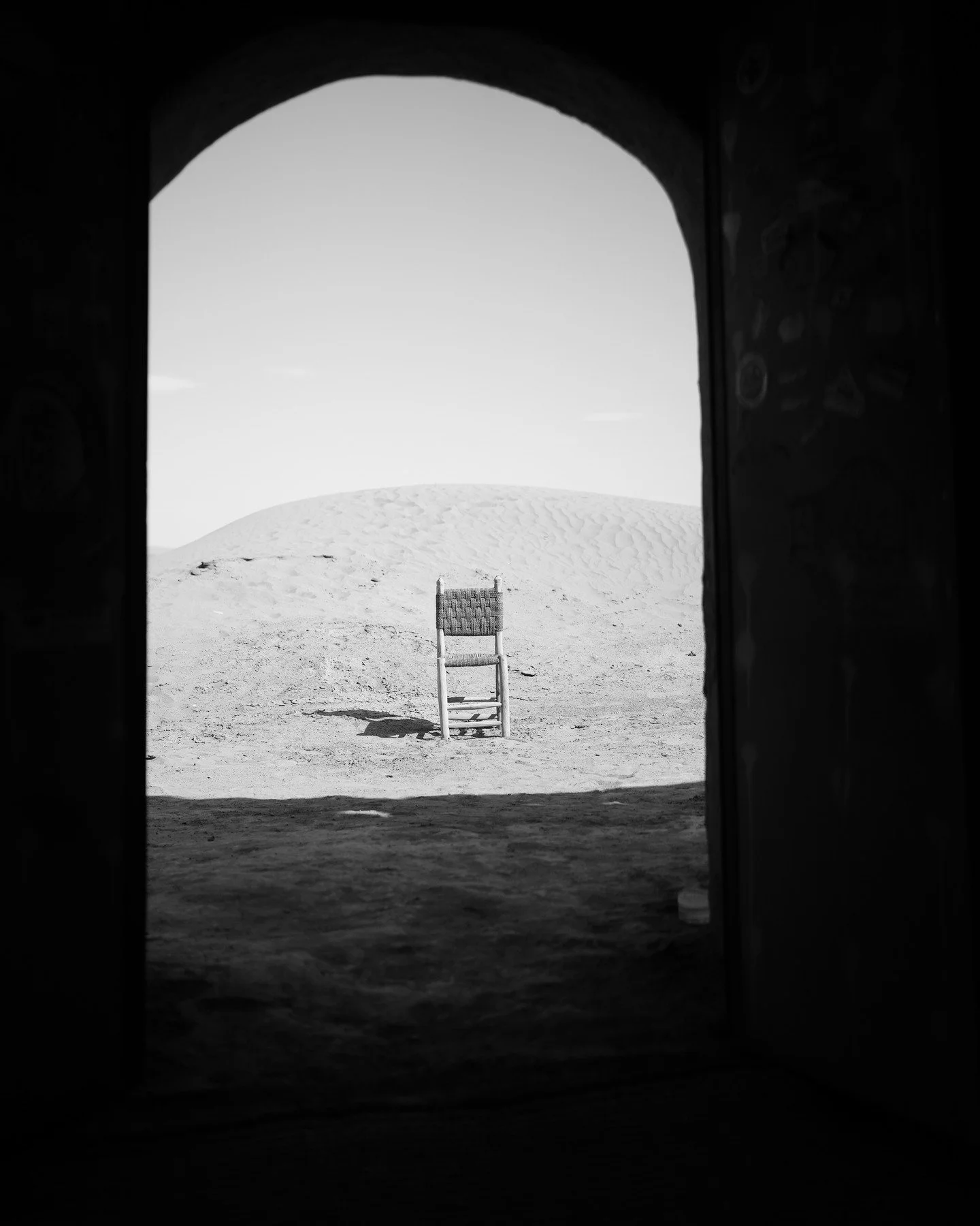 #marocco #desert #photographieminimaliste #minimalismo #ouverture #ouverturephoto #portedudesert #solitude #solitudephotography