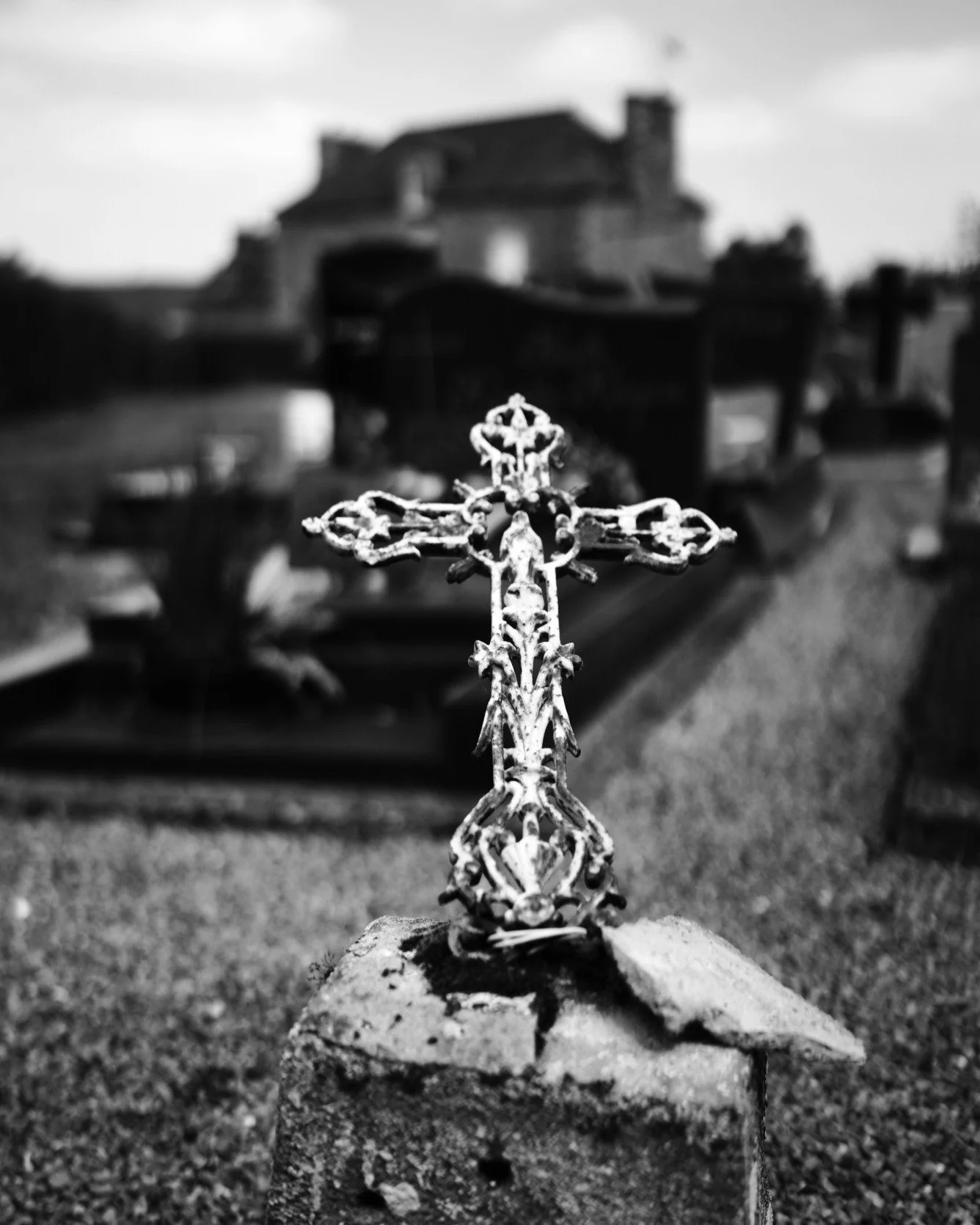 #cimetiere #croix #croixcimetiere #gothicphotography #gothicambiance #gothicimage #gothicimagephotography #symbole #symbolesacr&eacute; #gothicuniverse #cimetary #cimetaryphotography #artgalleryphotography #photographyart