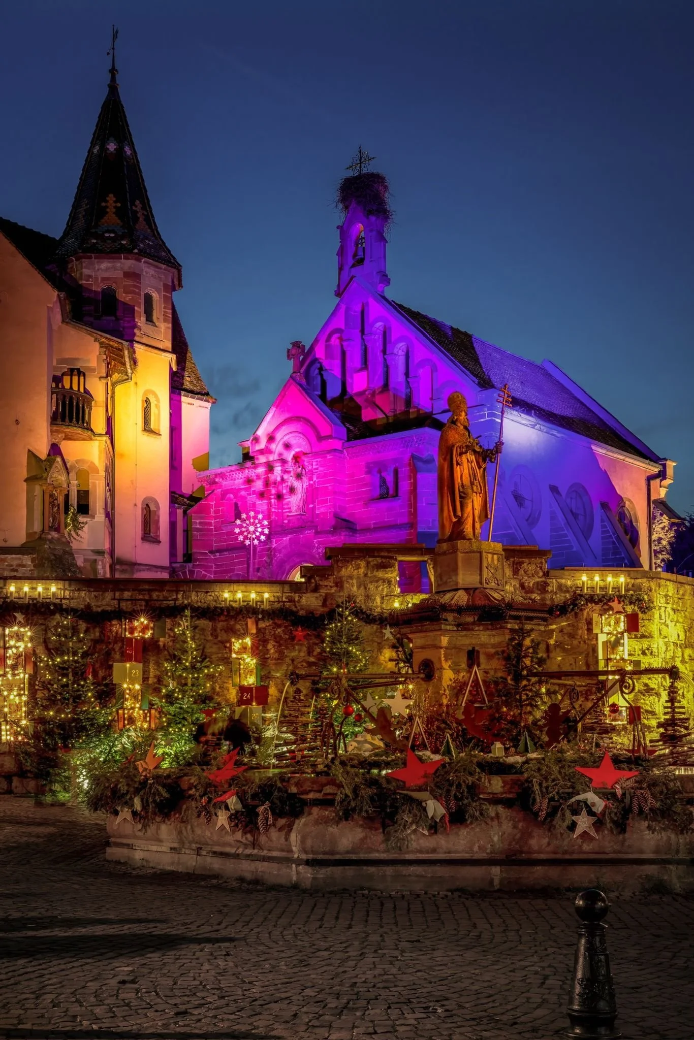 Place du village pendant le marché de Noël à Eguisheim