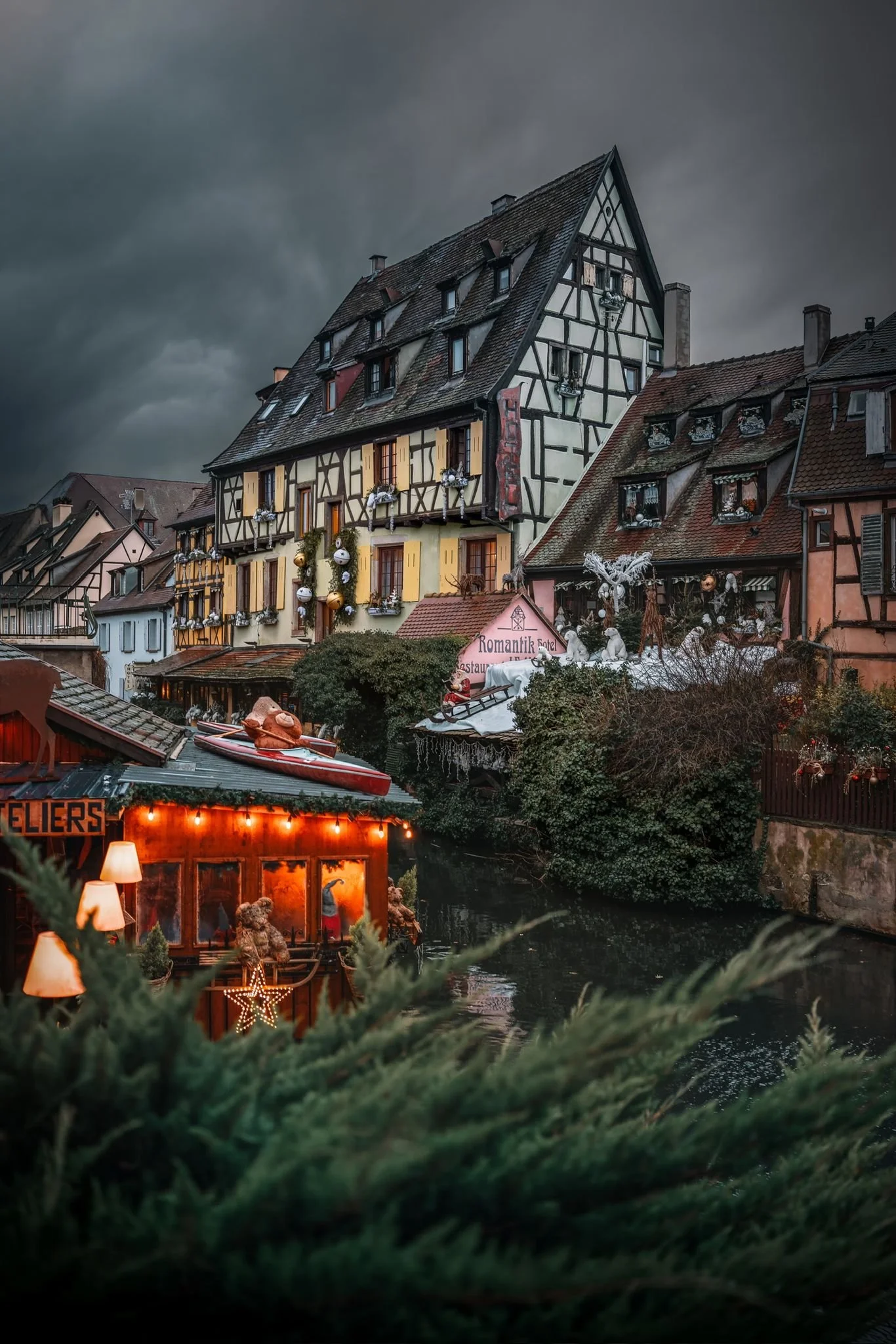 Sur les bords de la Petite Venise à Colmar avec ses maisons à colombages