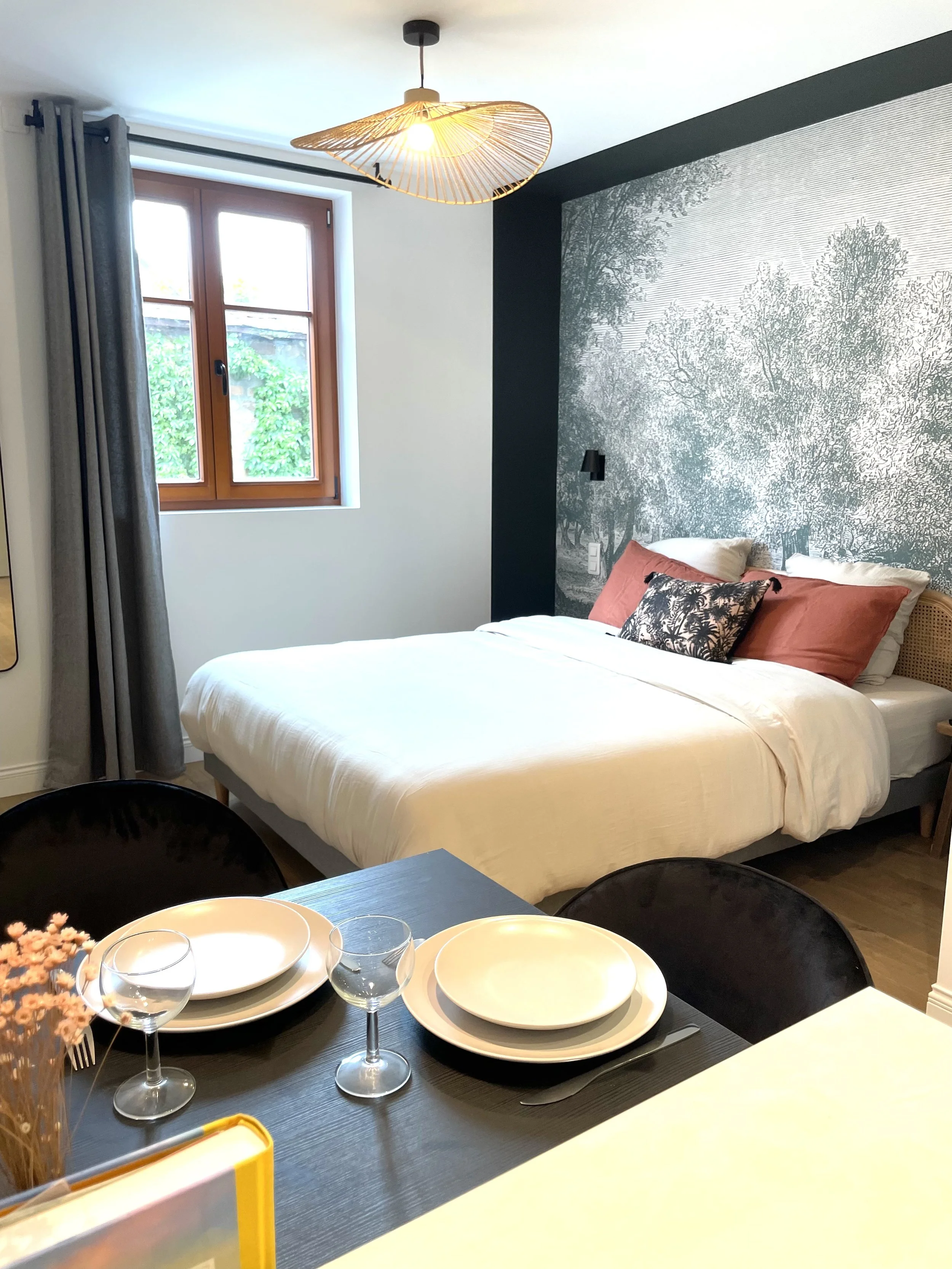 Chambre moderne du gîte L'Adresse Studio Rempart Sud à Eguisheim