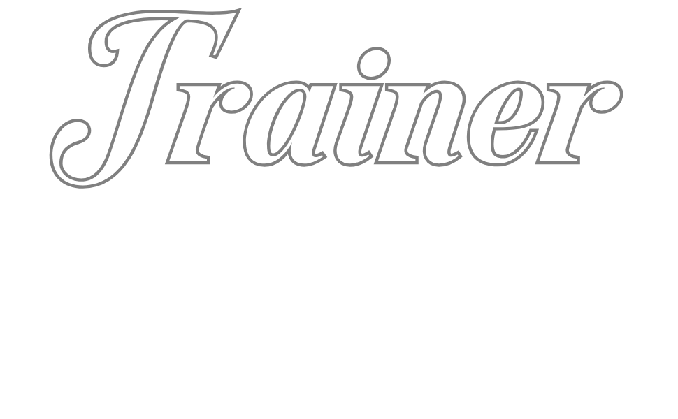De afbeelding toont het woord 'Trainer' in grote, sierlijke letters.