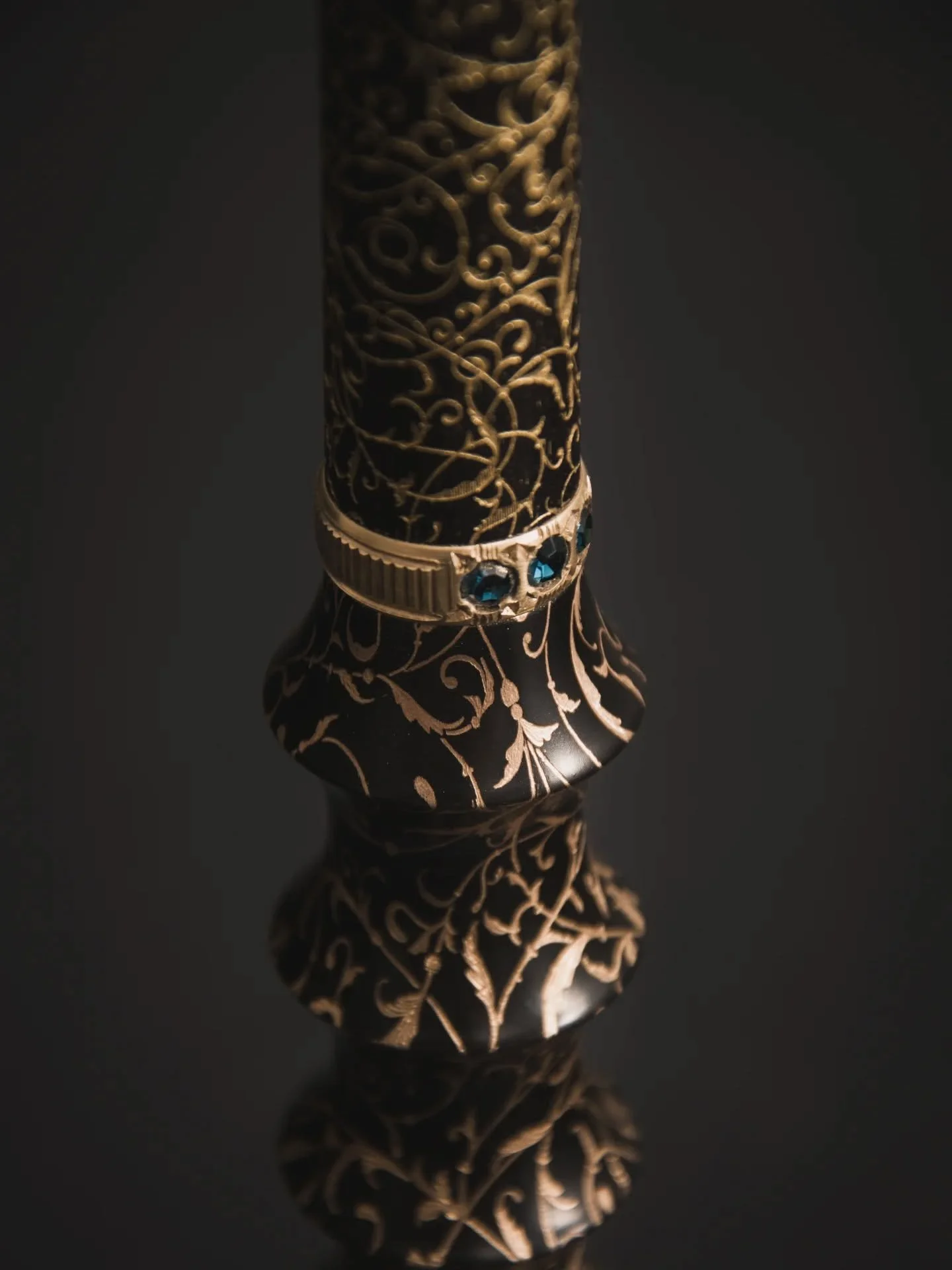 [FOR SALE][Hookah-Handle]
[430] &euro; + worldwide Shipping

Dm if interested 🙏🏻

⚜️ Olafsson - Oligarch ⚜️
No. 3109

Massive bronze lower part, ceramic coated and then hand carved over hours with relaxing podcasts in my ears 
Massive brass devorat