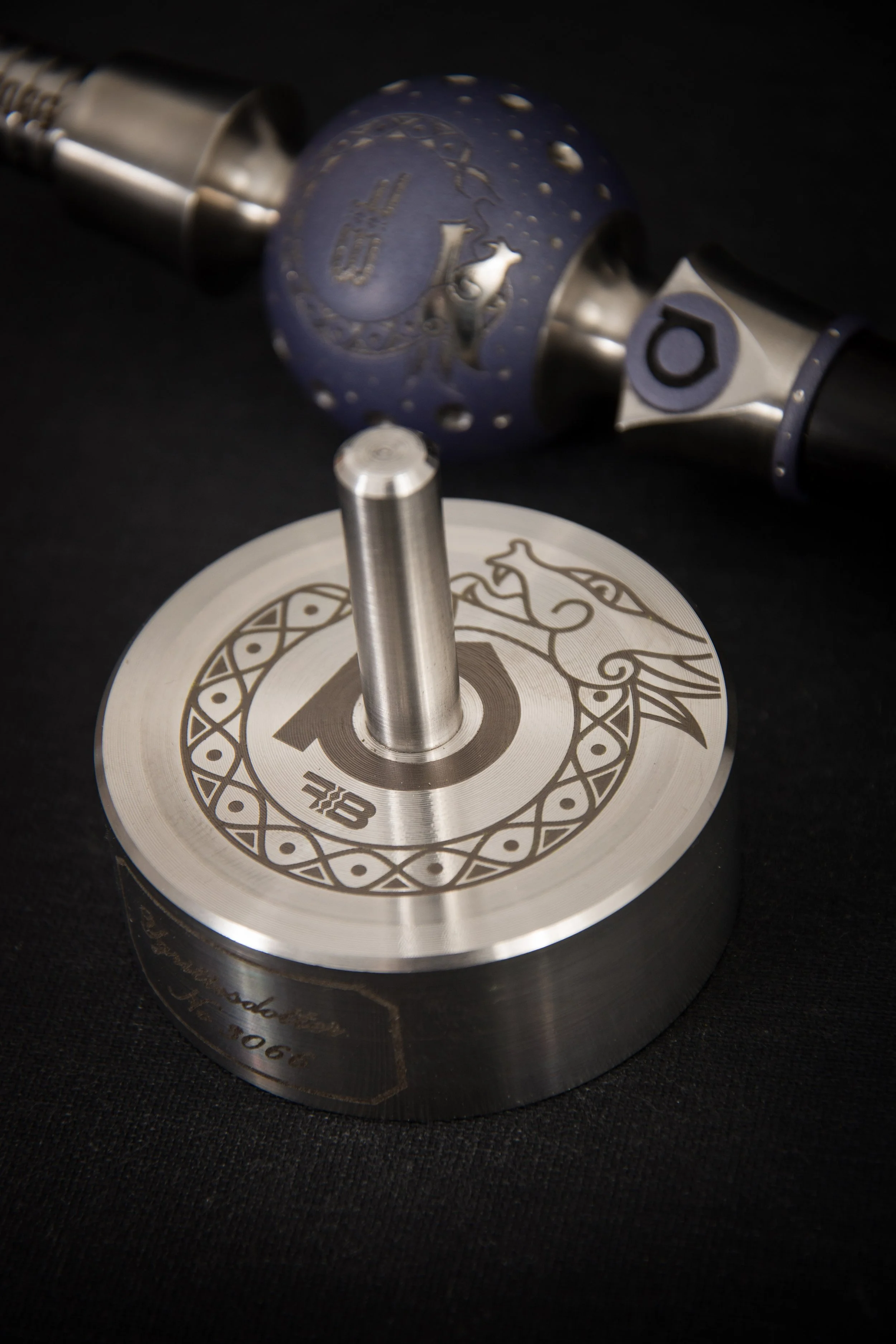 custom engraved hookah handle with metal stand