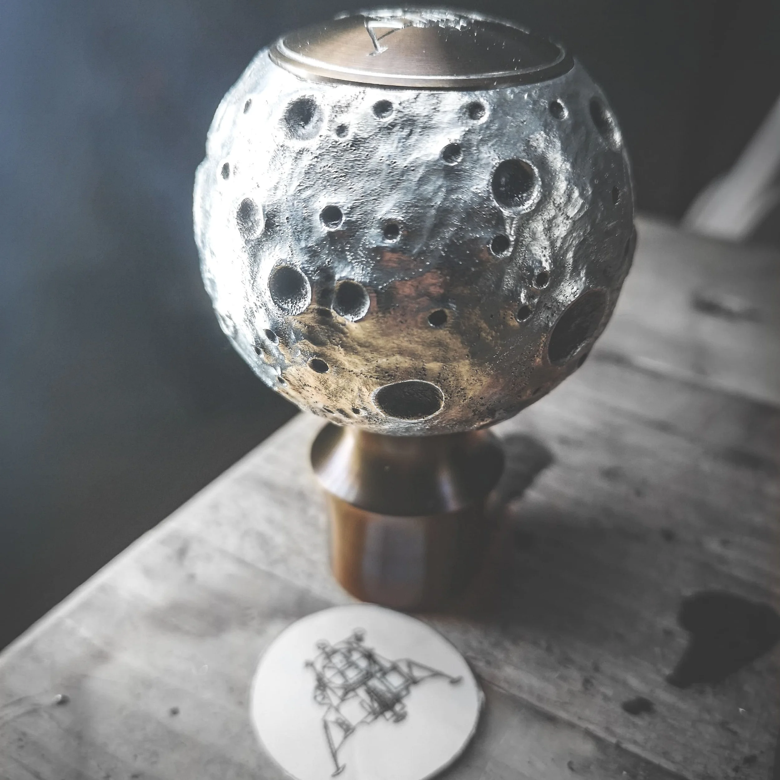 shifter in moon style for manual driving car