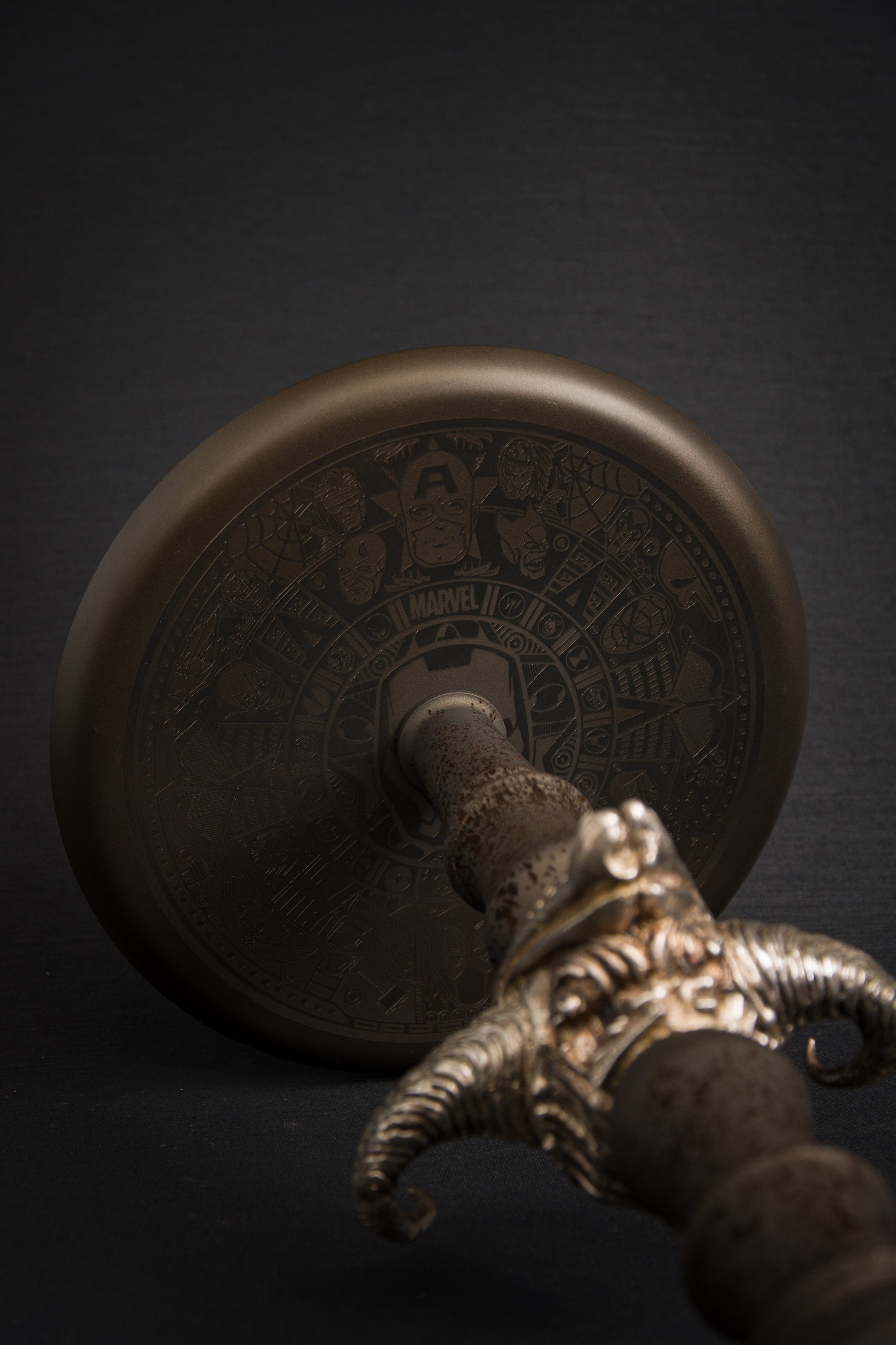 custom hookah with marvel engravings