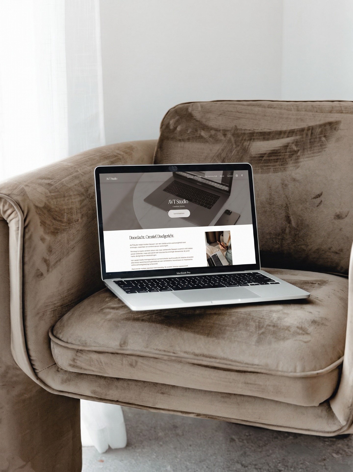 De nieuwe website is live. ✨
Alles over AVT Studio, mijn services en recente projecten vind je nu op &eacute;&eacute;n plek. Benieuwd? Neem gerust een kijkje. 🤍